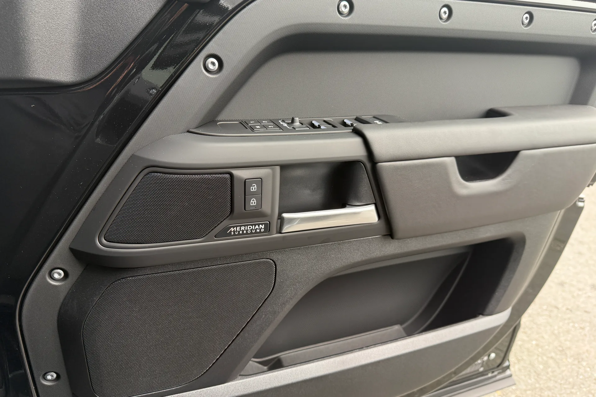 LAND ROVER Defender 110 thumbnail image number 41