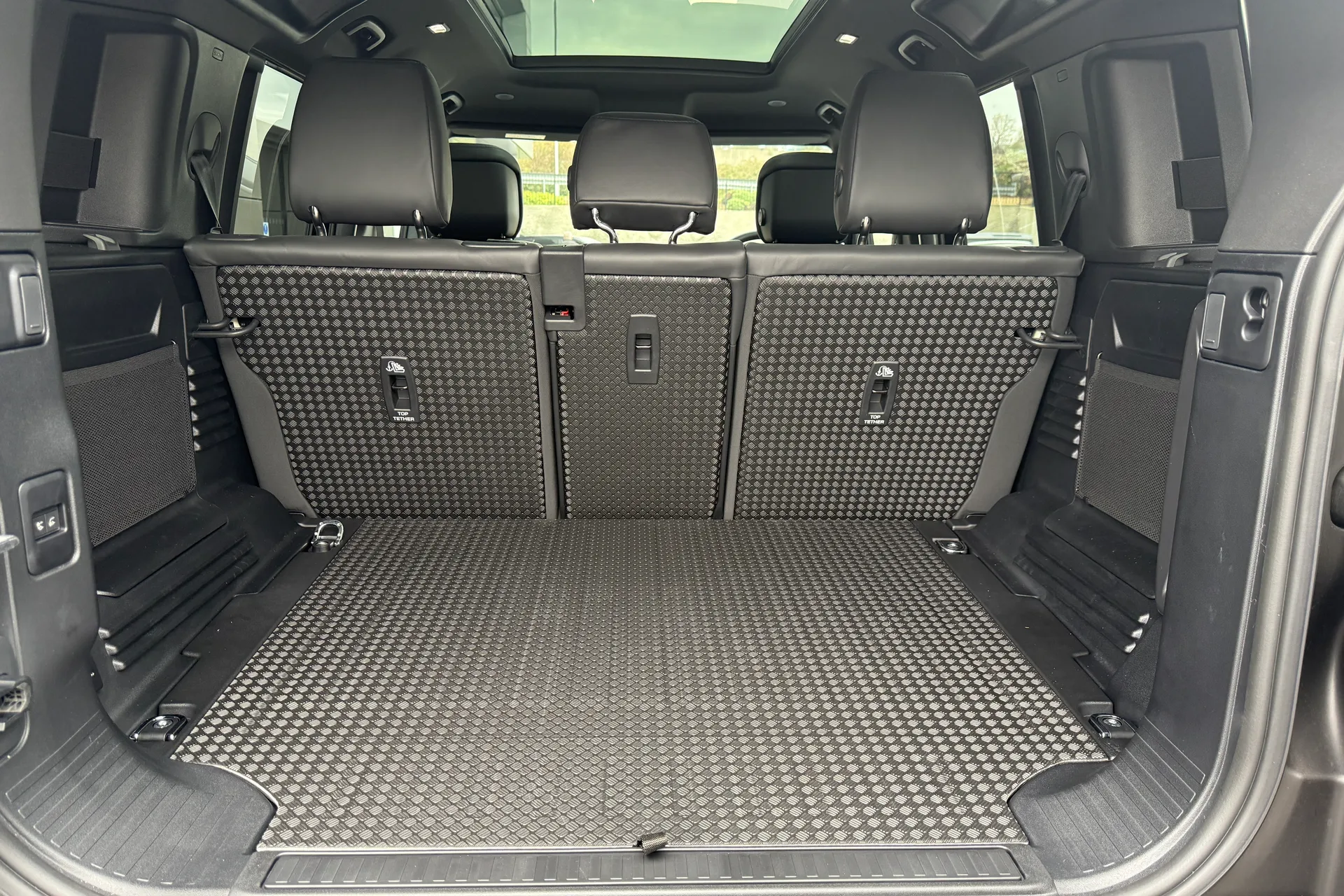 LAND ROVER Defender 110 thumbnail image number 56