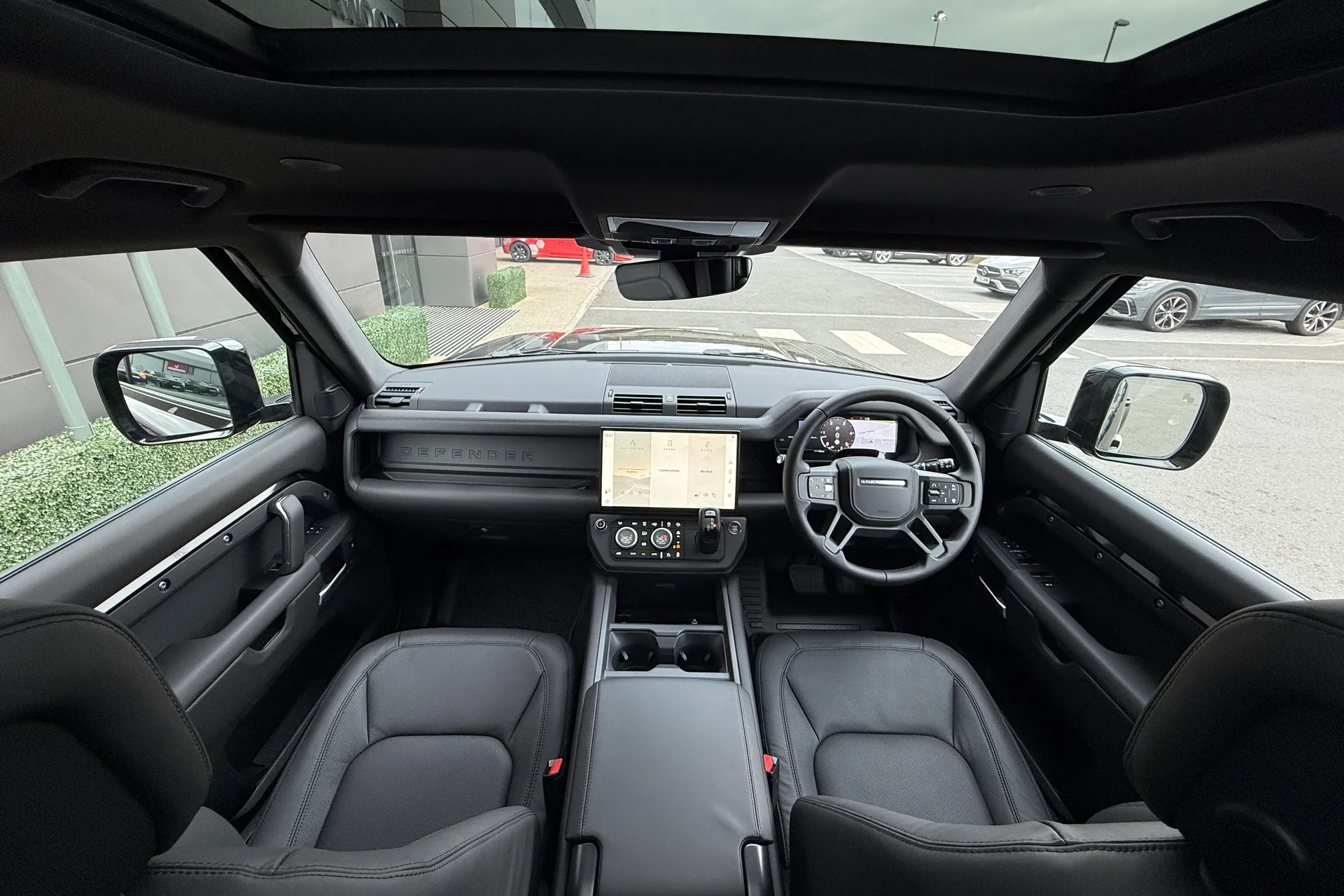 LAND ROVER Defender 110 thumbnail image number 3