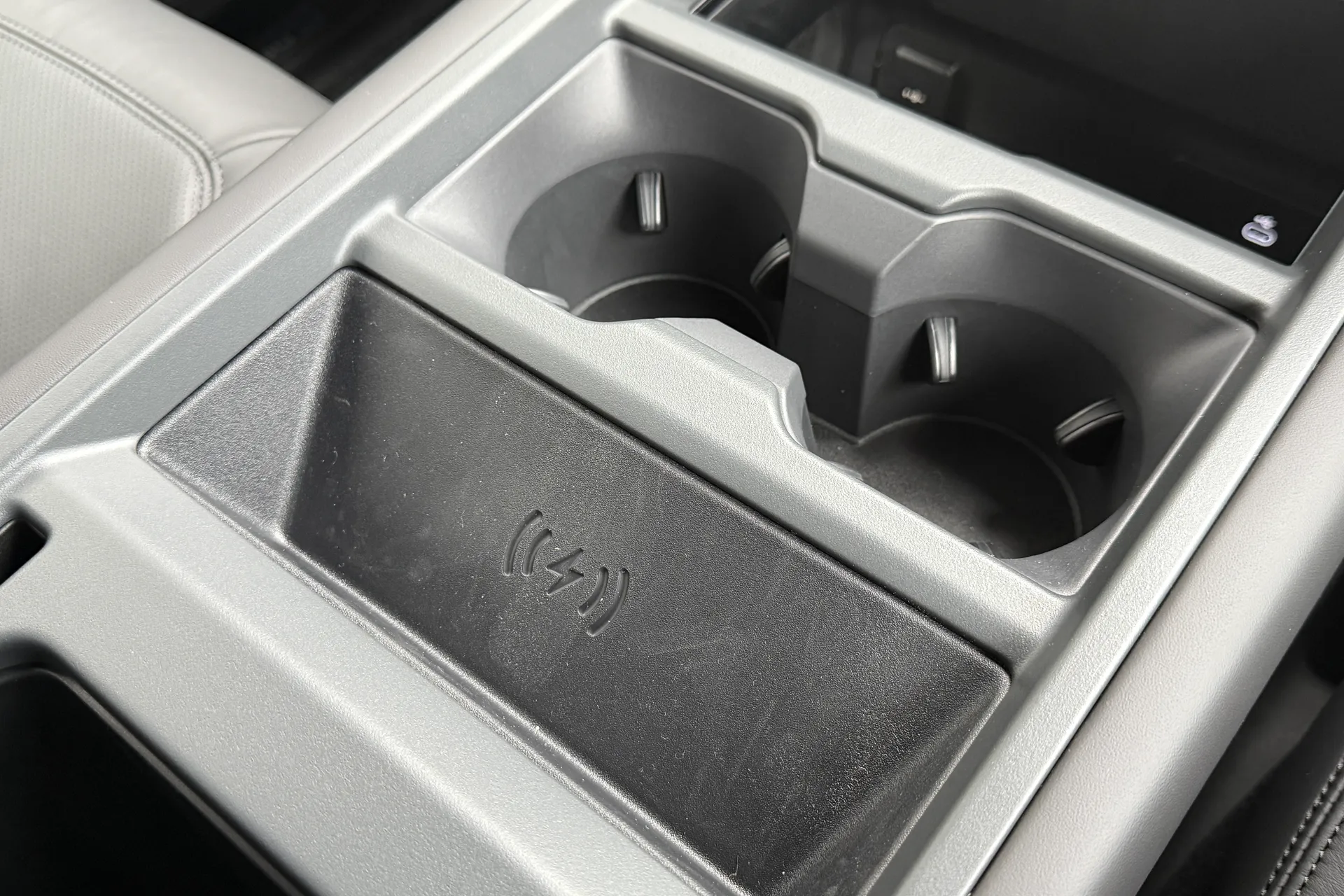 LAND ROVER Defender 110 thumbnail image number 34