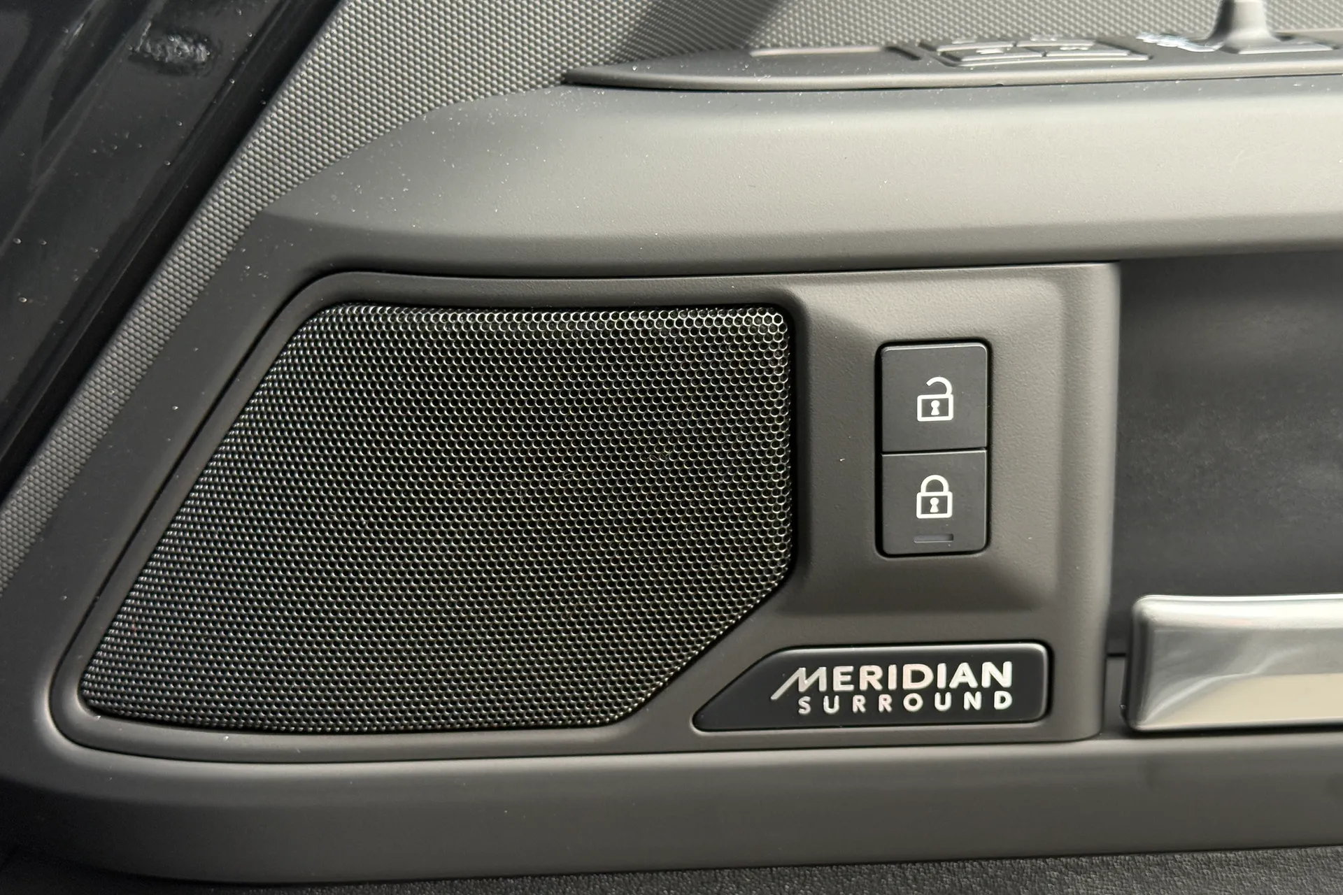 LAND ROVER Defender 110 thumbnail image number 42