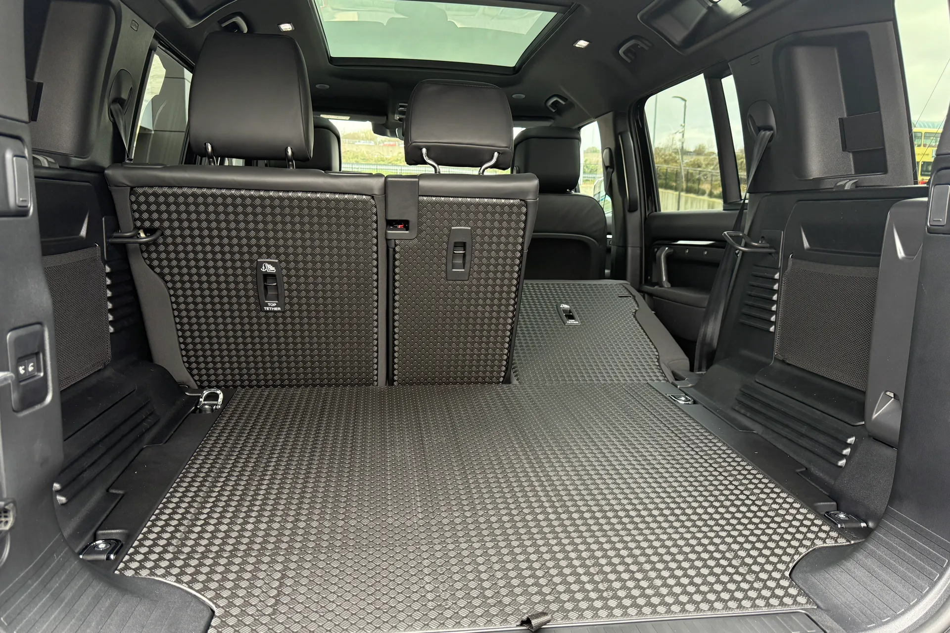 LAND ROVER Defender 110 thumbnail image number 57