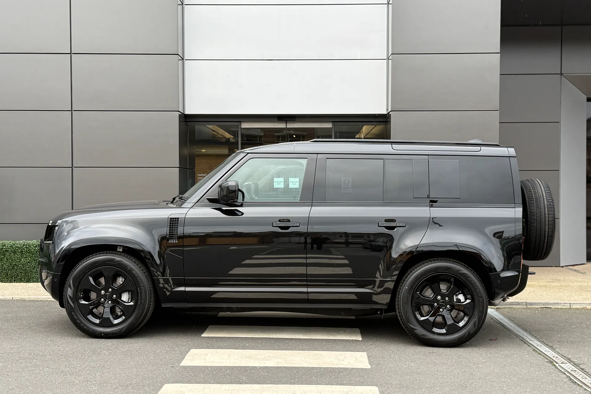 LAND ROVER Defender 110 thumbnail image number 11