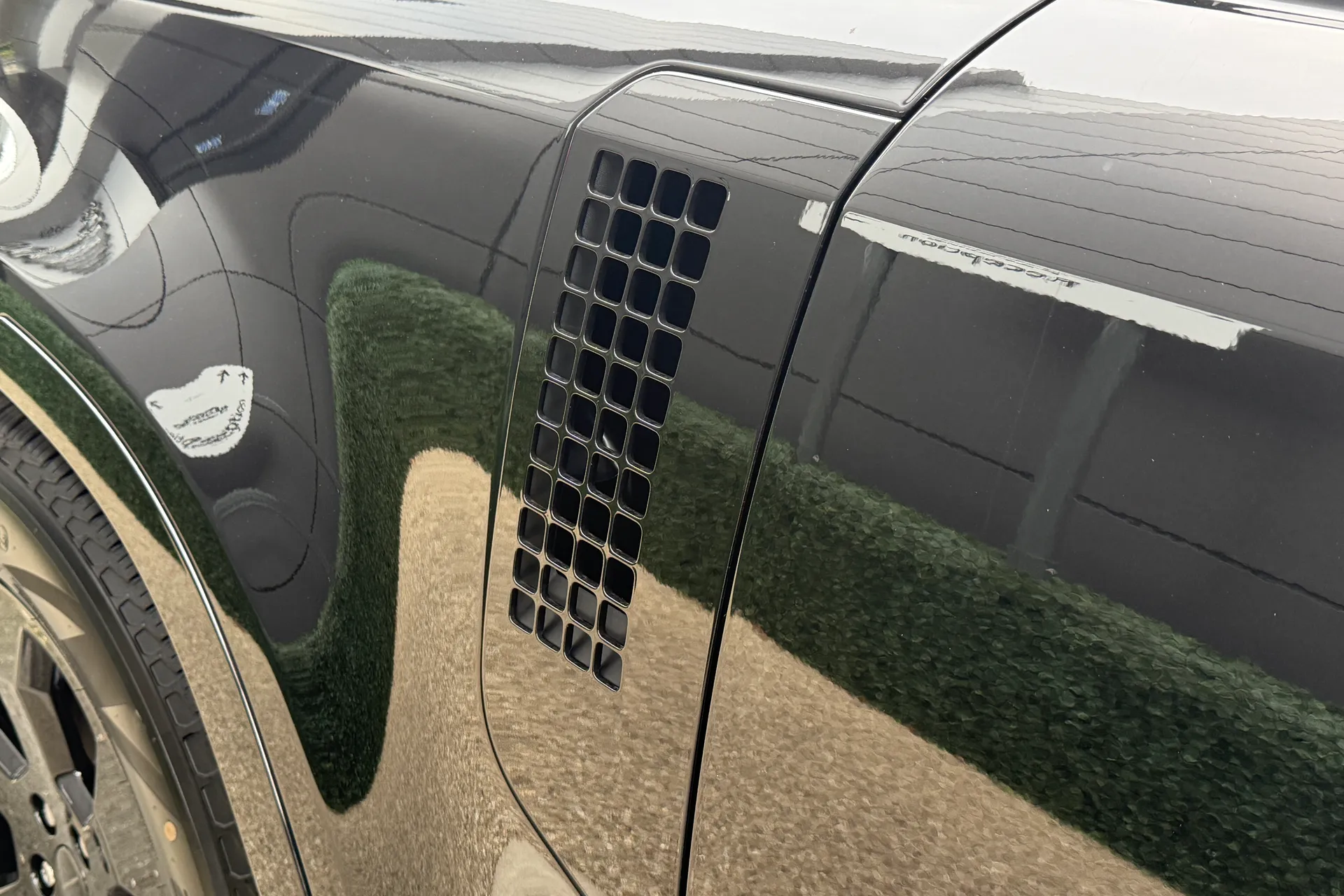 LAND ROVER Defender 110 thumbnail image number 30