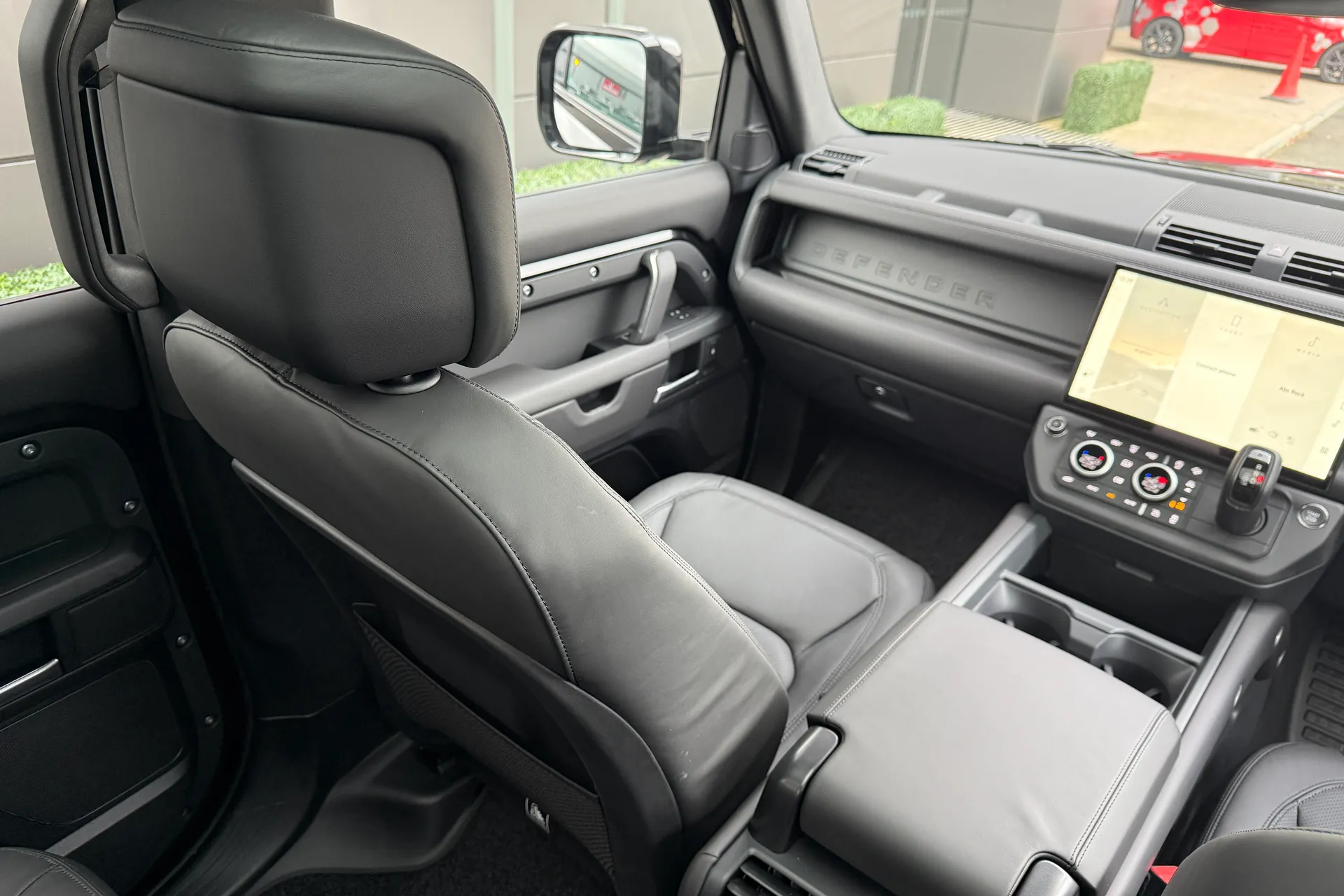 LAND ROVER Defender 110 thumbnail image number 49