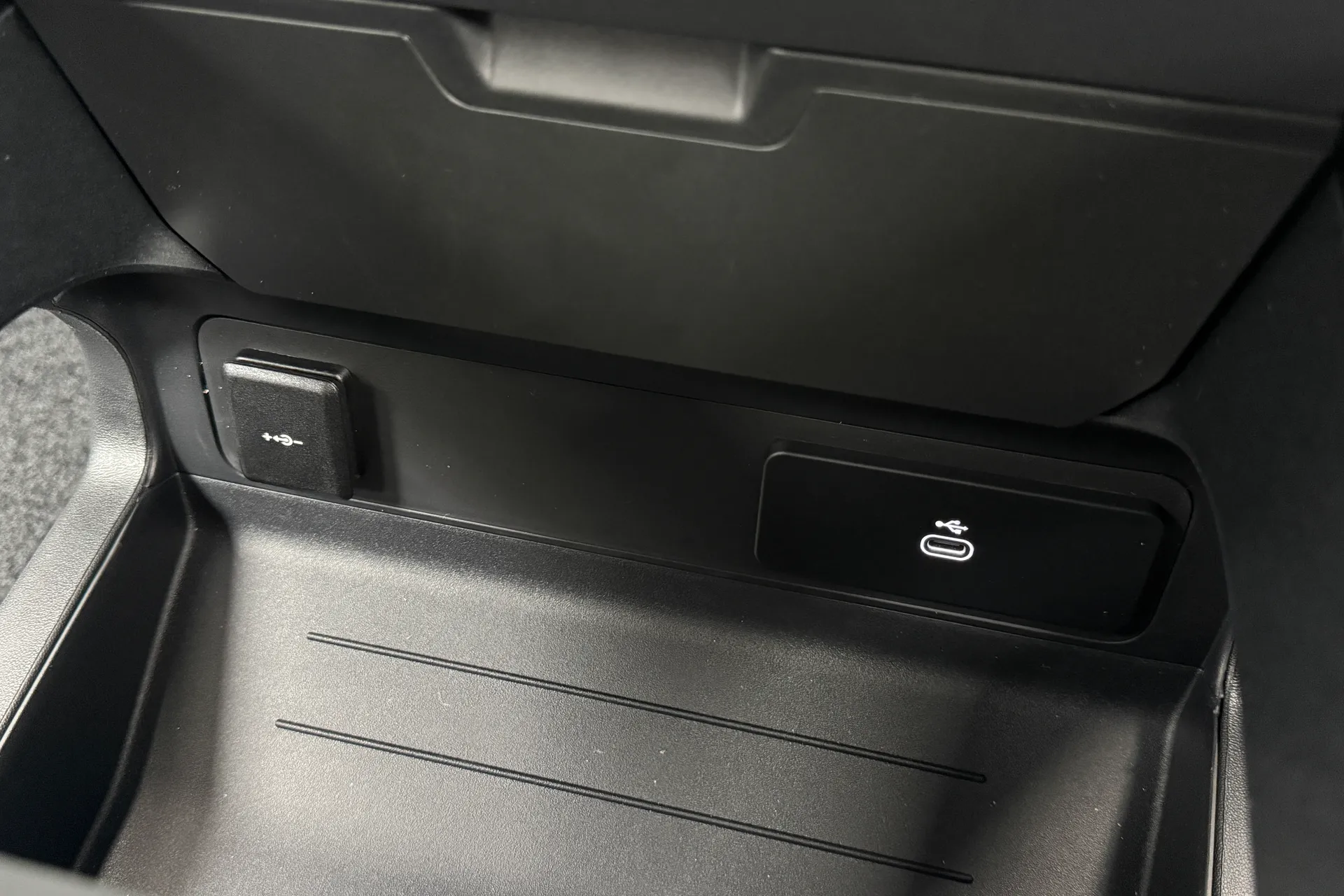 LAND ROVER Defender 110 thumbnail image number 33