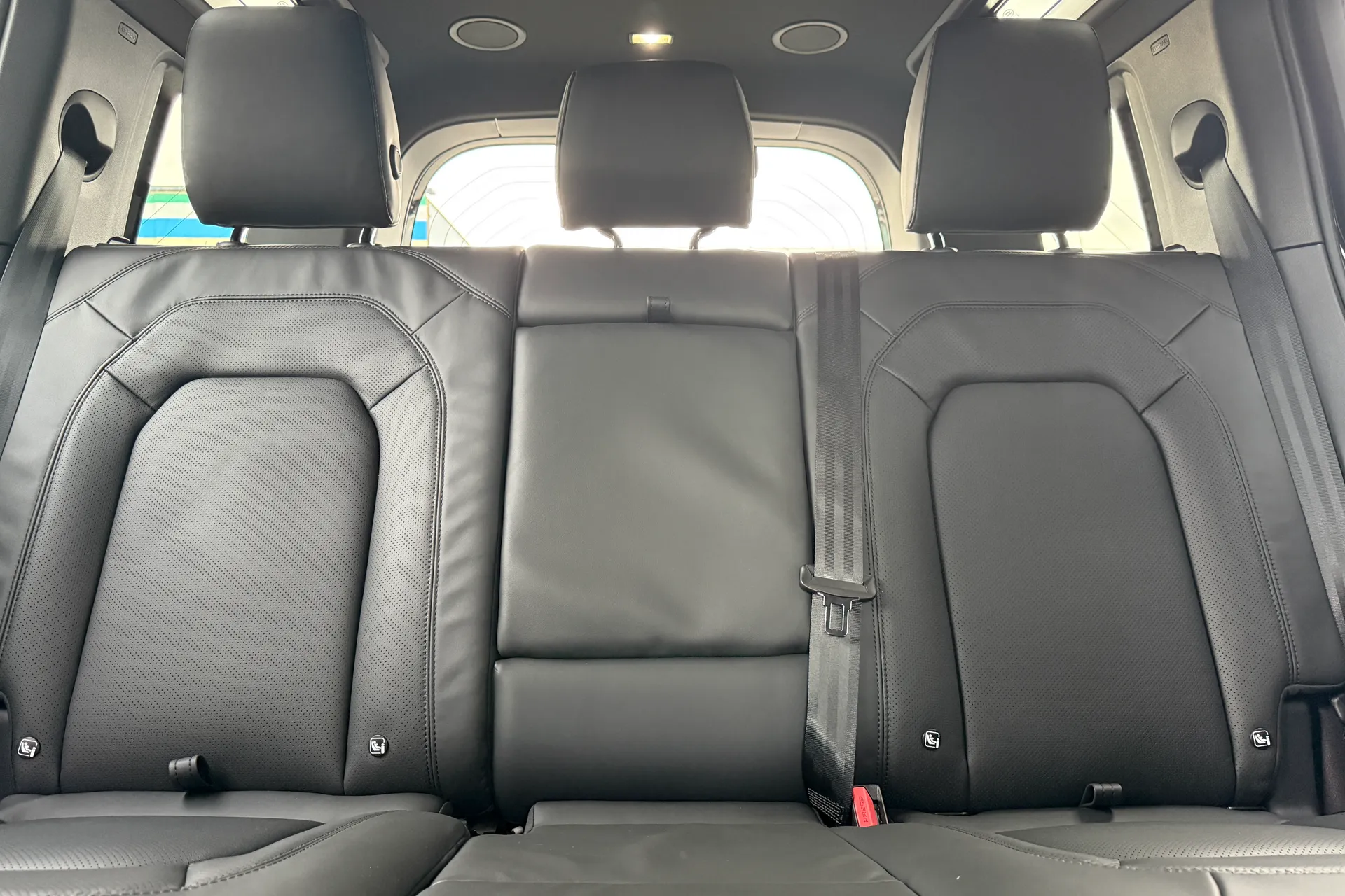 LAND ROVER Defender 110 thumbnail image number 44