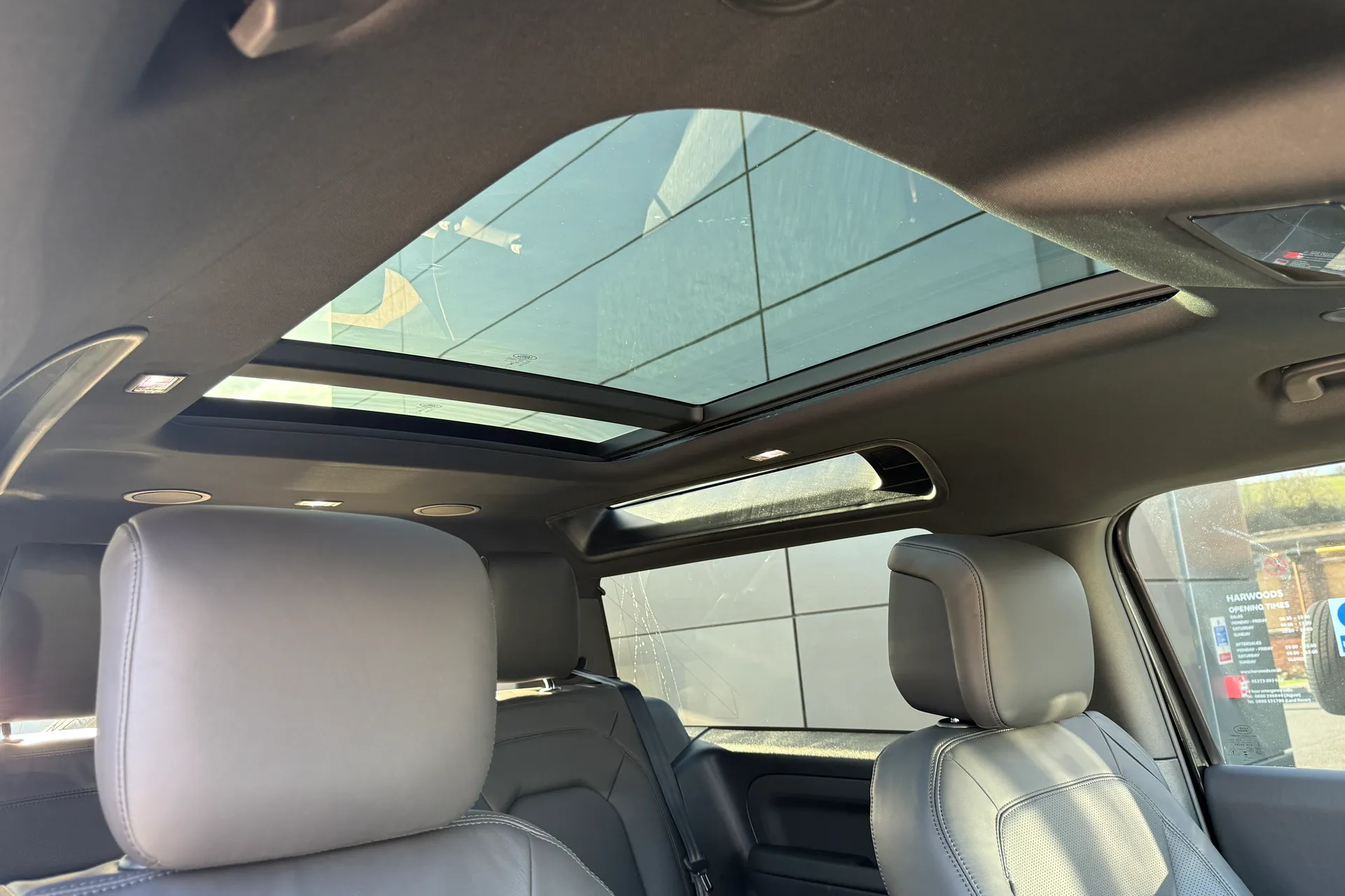 LAND ROVER Defender 90 thumbnail image number 9