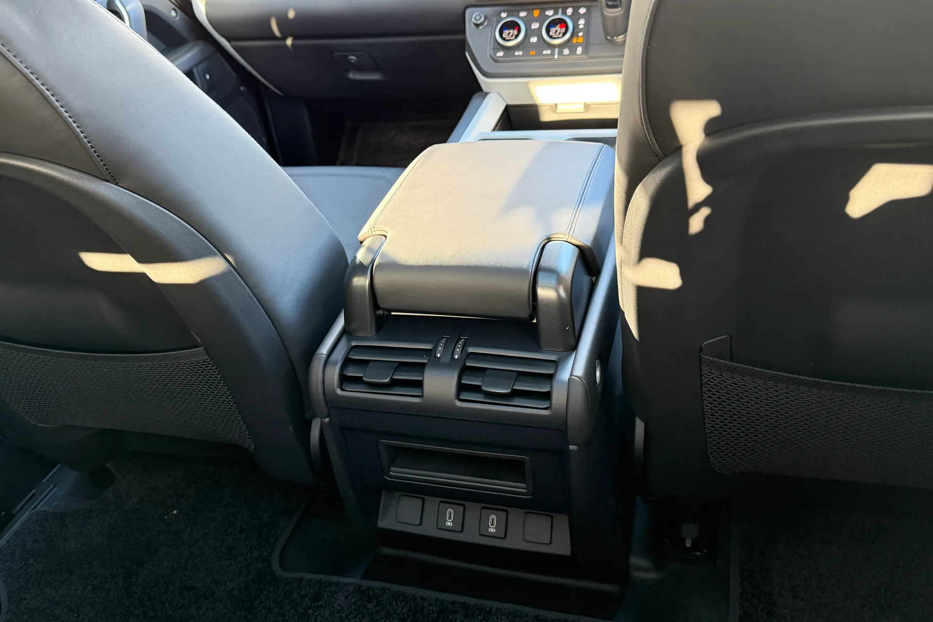 LAND ROVER Defender 90 thumbnail image number 52