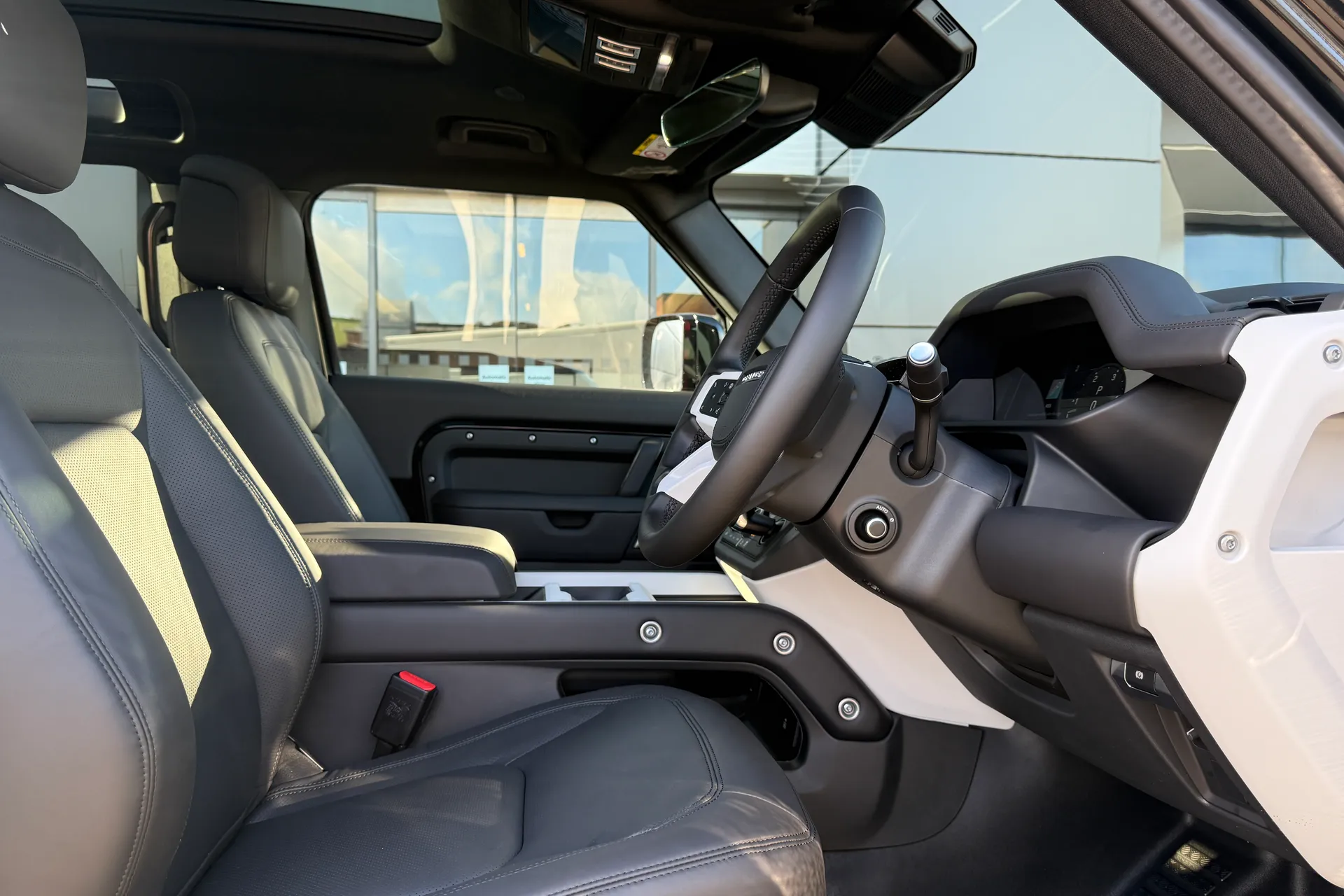 LAND ROVER Defender 90 thumbnail image number 25