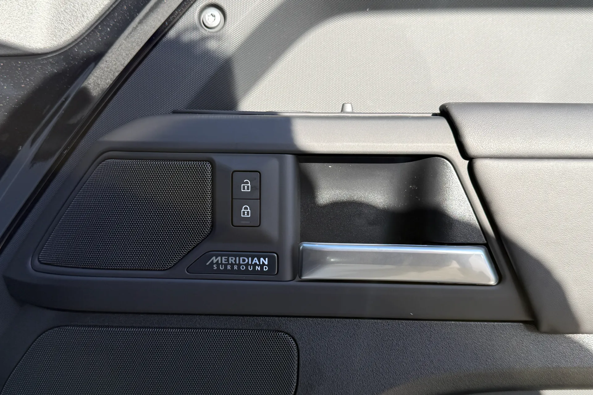 LAND ROVER Defender 90 thumbnail image number 31