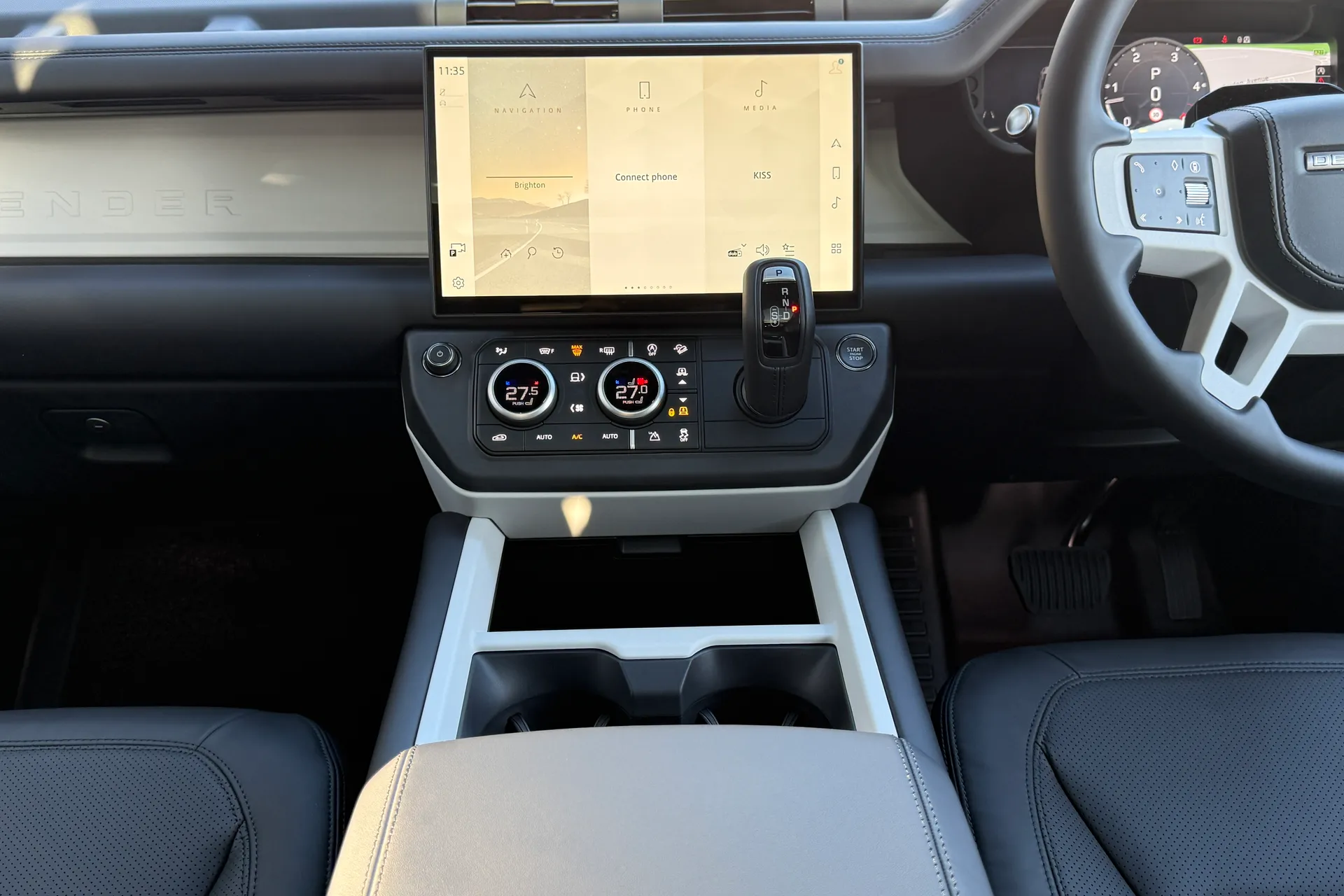 LAND ROVER Defender 90 thumbnail image number 38