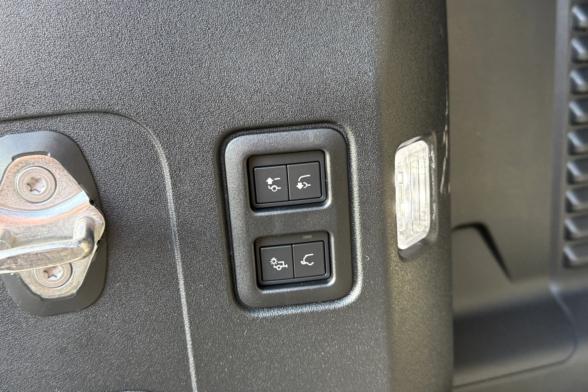 LAND ROVER Defender 90 thumbnail image number 49