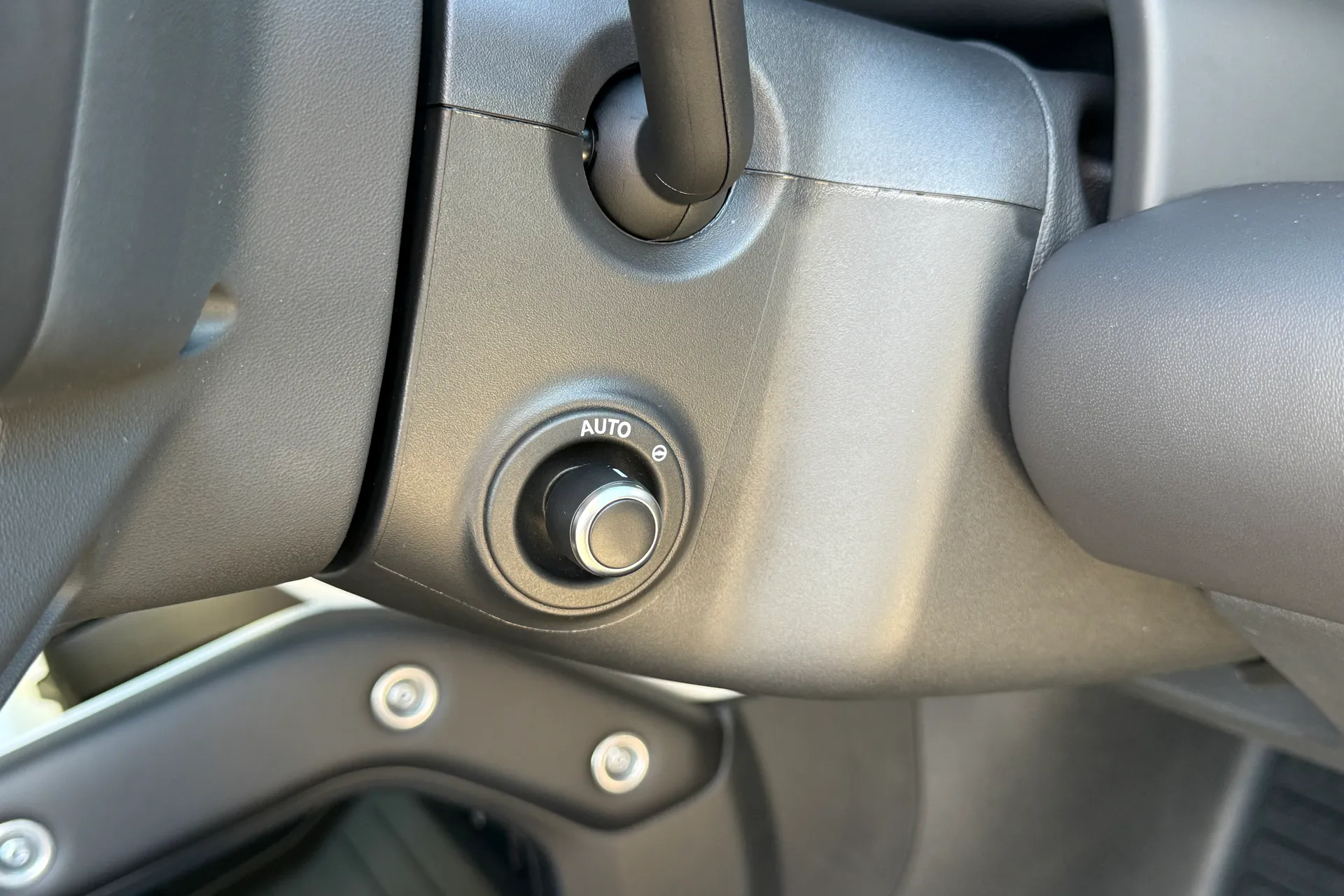 LAND ROVER Defender 90 thumbnail image number 28