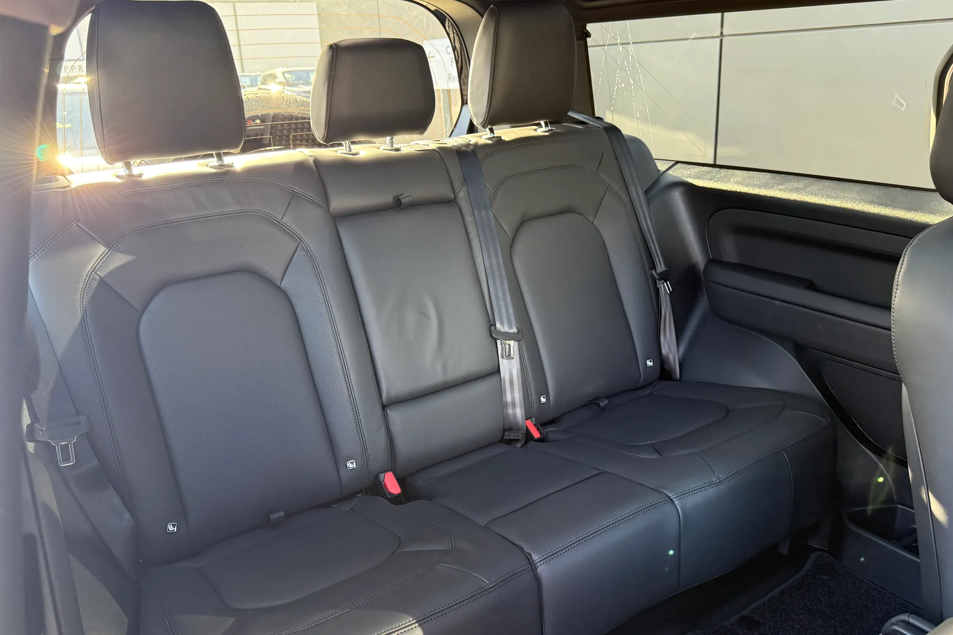 LAND ROVER Defender 90 thumbnail image number 53