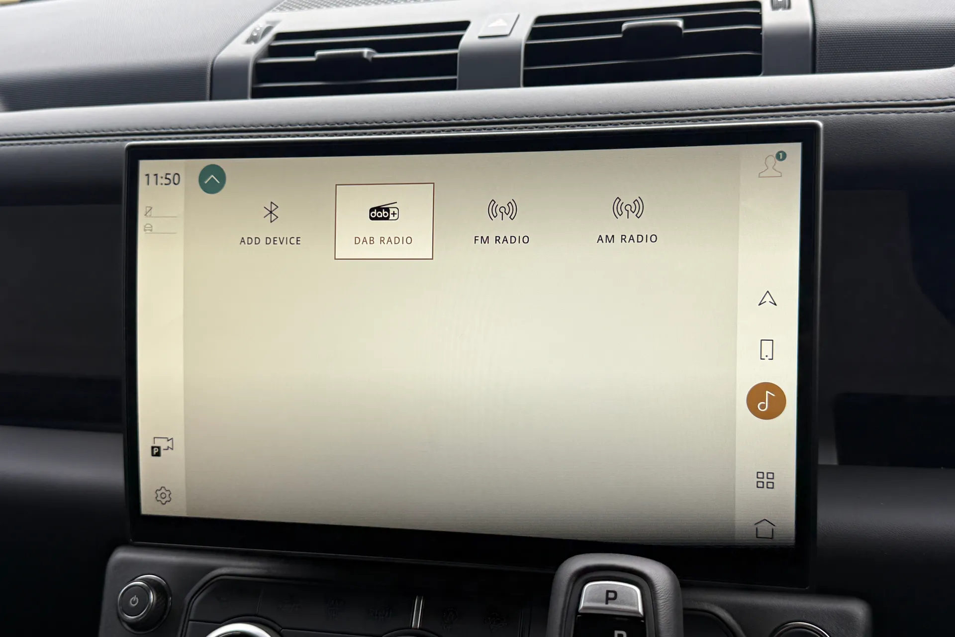 LAND ROVER Defender 90 thumbnail image number 32