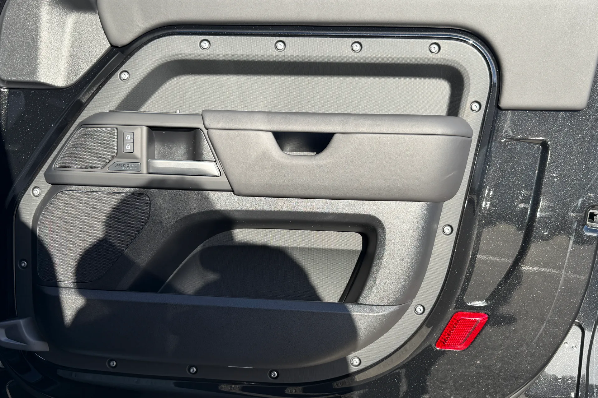 LAND ROVER Defender 90 thumbnail image number 30