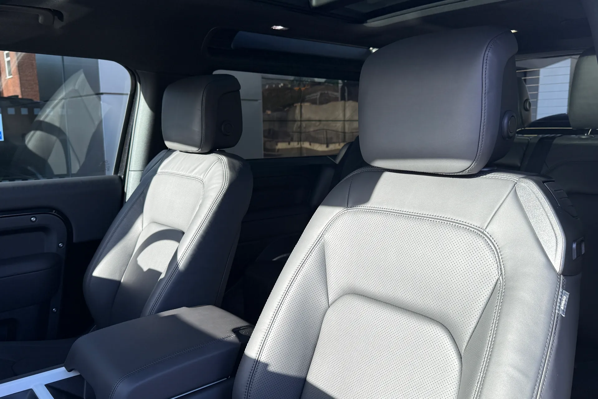 LAND ROVER Defender 90 thumbnail image number 63