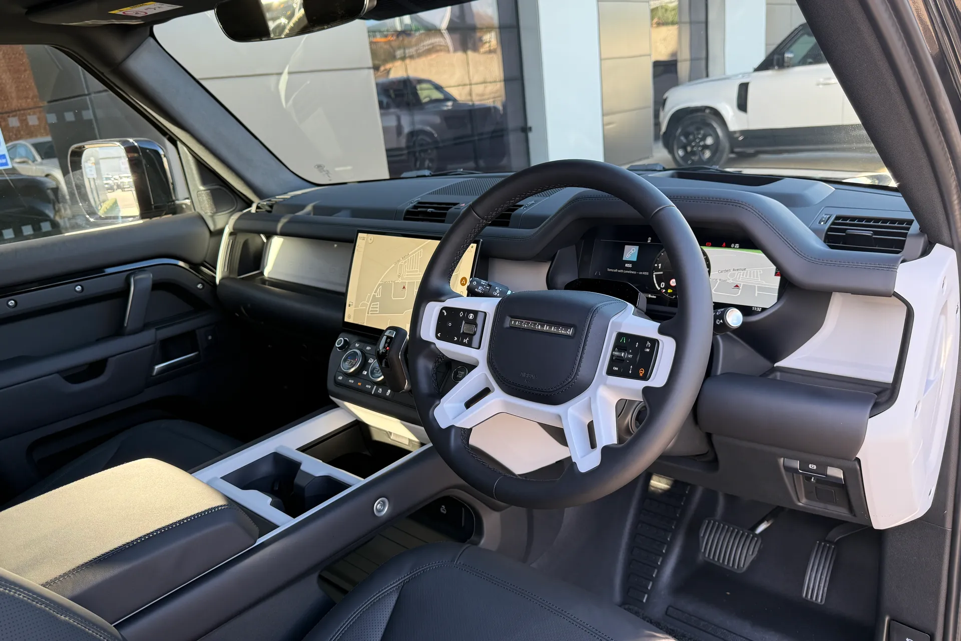 LAND ROVER Defender 90 thumbnail image number 24