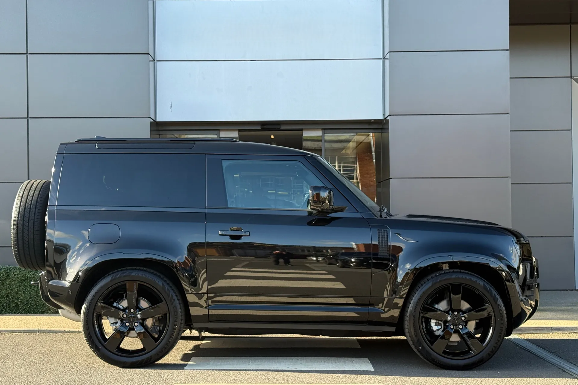 LAND ROVER Defender 90 thumbnail image number 2