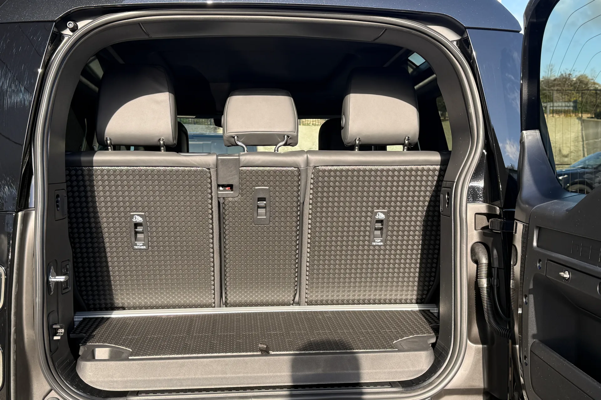 LAND ROVER Defender 90 thumbnail image number 48