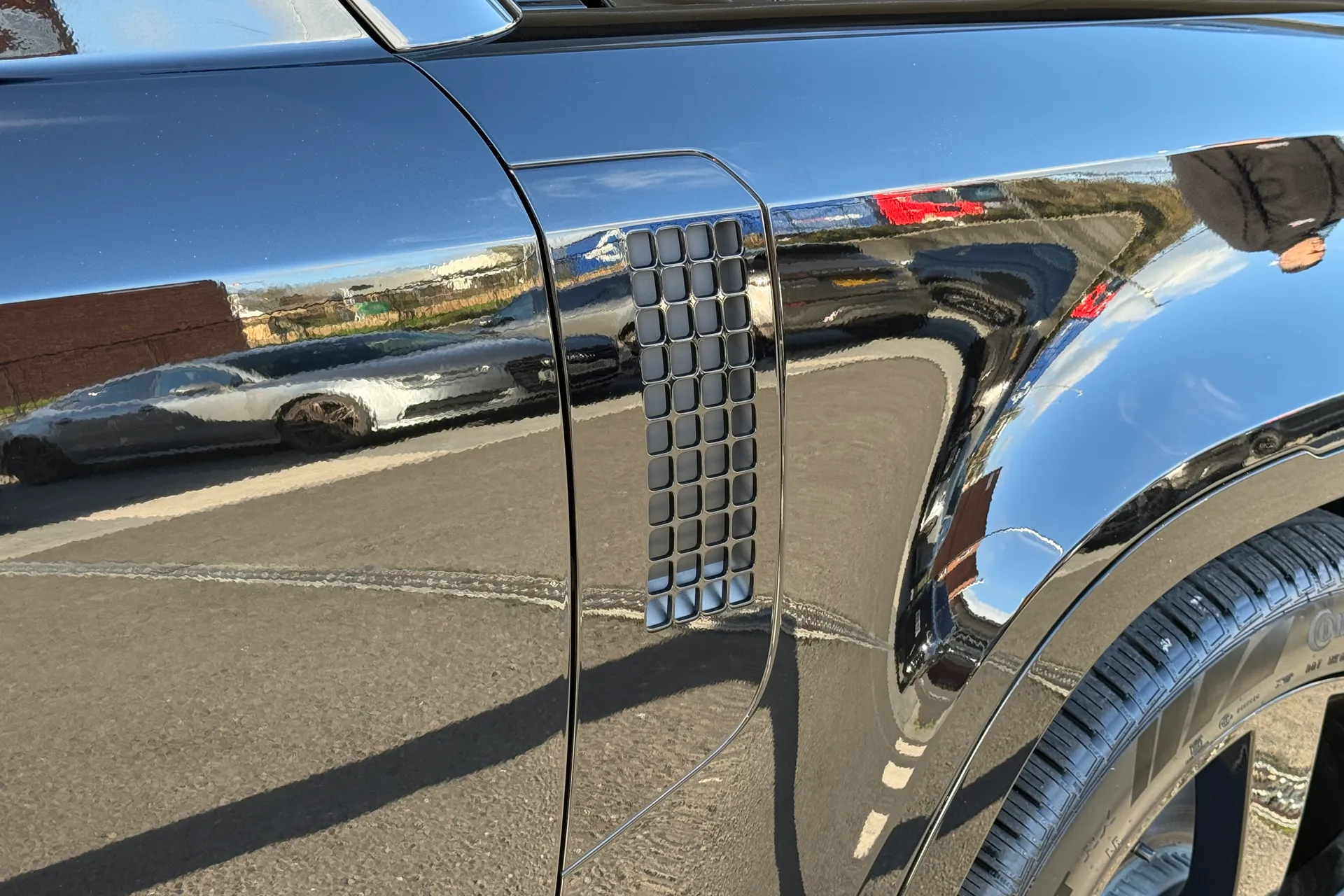 LAND ROVER Defender 90 thumbnail image number 36