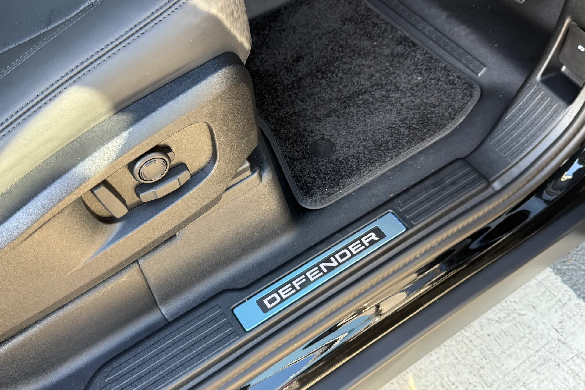 LAND ROVER Defender 90 thumbnail image number 29