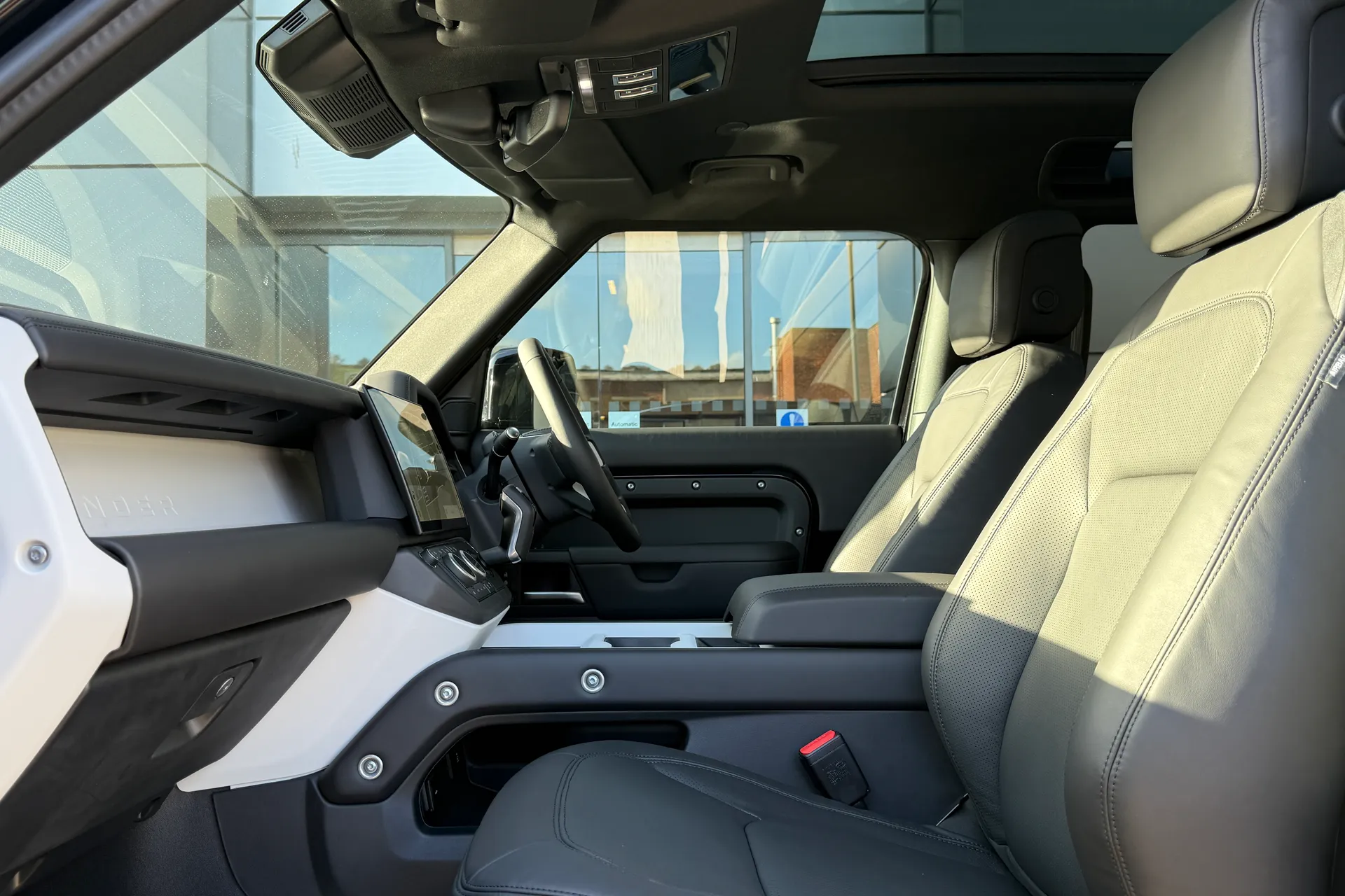 LAND ROVER Defender 90 thumbnail image number 59