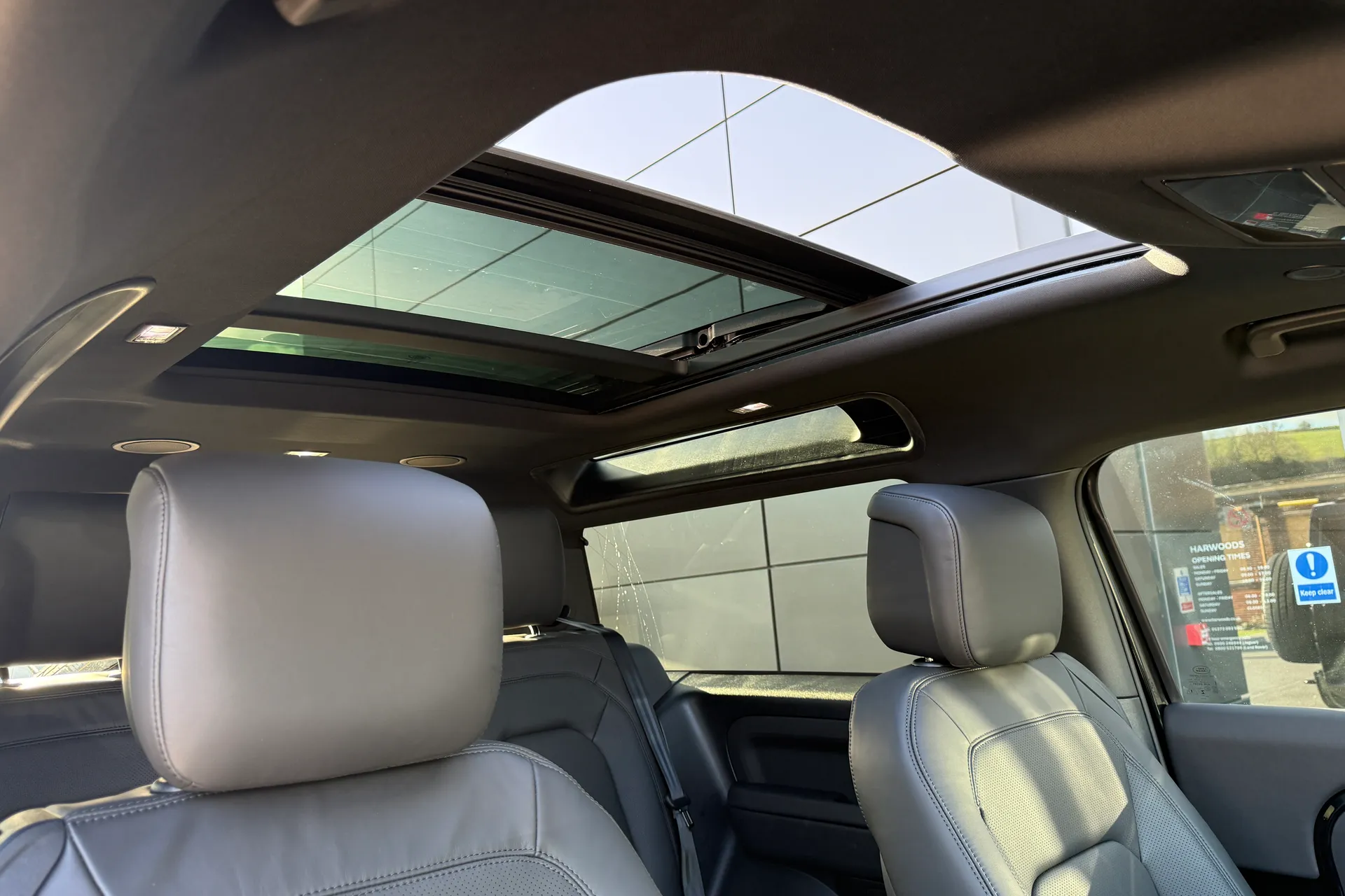 LAND ROVER Defender 90 thumbnail image number 10