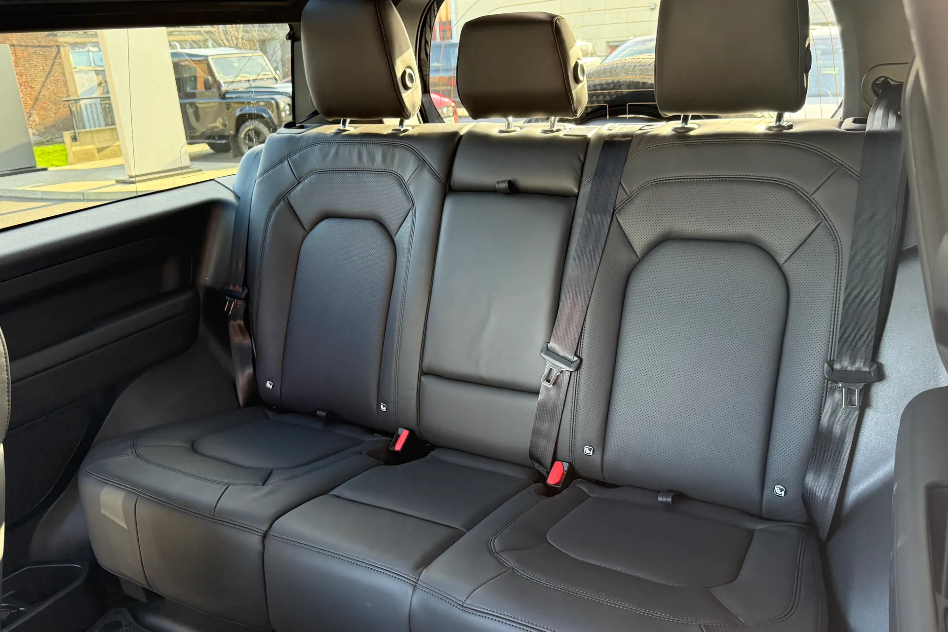 LAND ROVER Defender 90 thumbnail image number 54