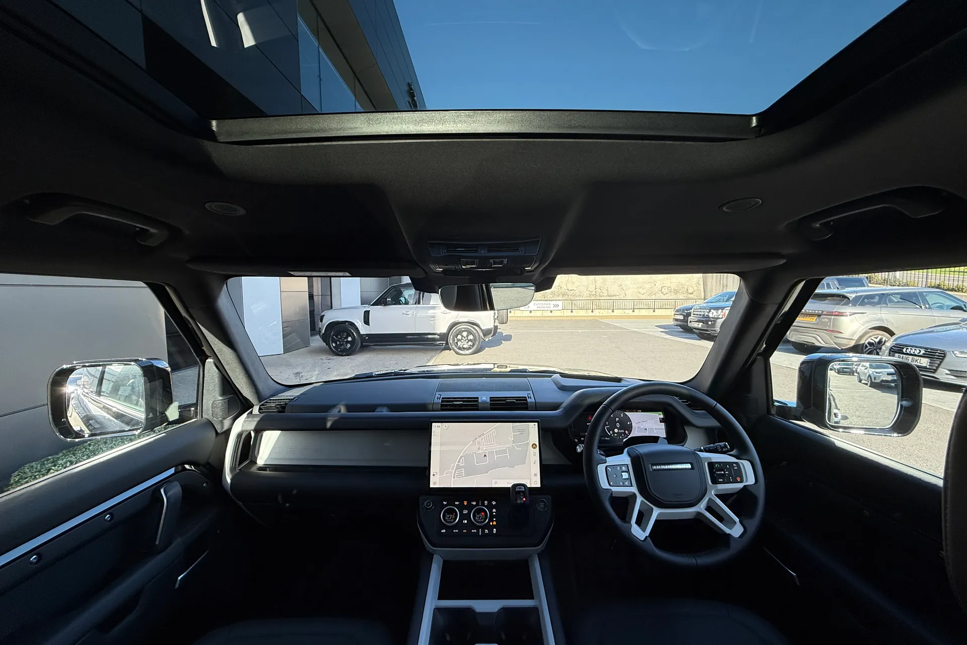 LAND ROVER Defender 90 thumbnail image number 3