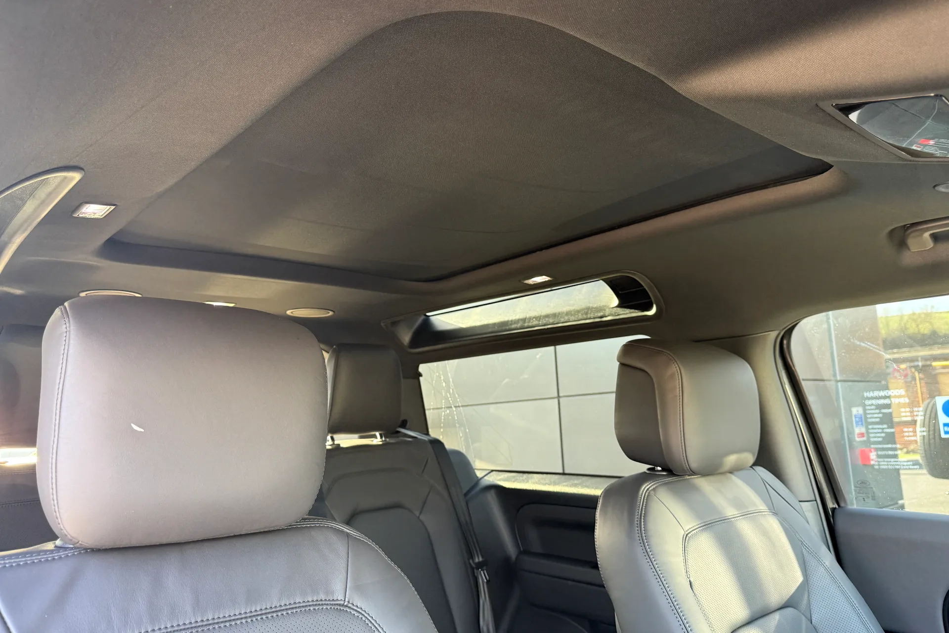 LAND ROVER Defender 90 thumbnail image number 8