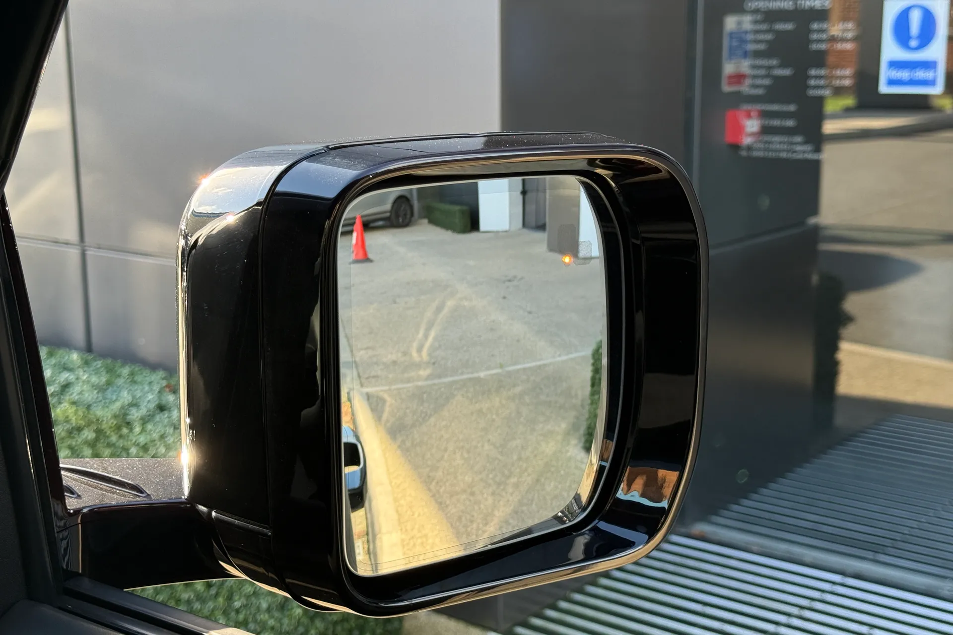 LAND ROVER Defender 90 thumbnail image number 17