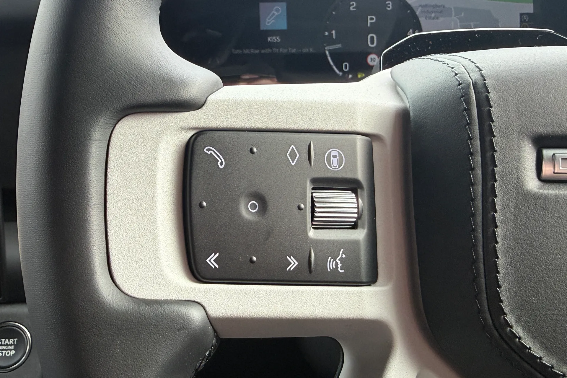 LAND ROVER Defender 90 thumbnail image number 40