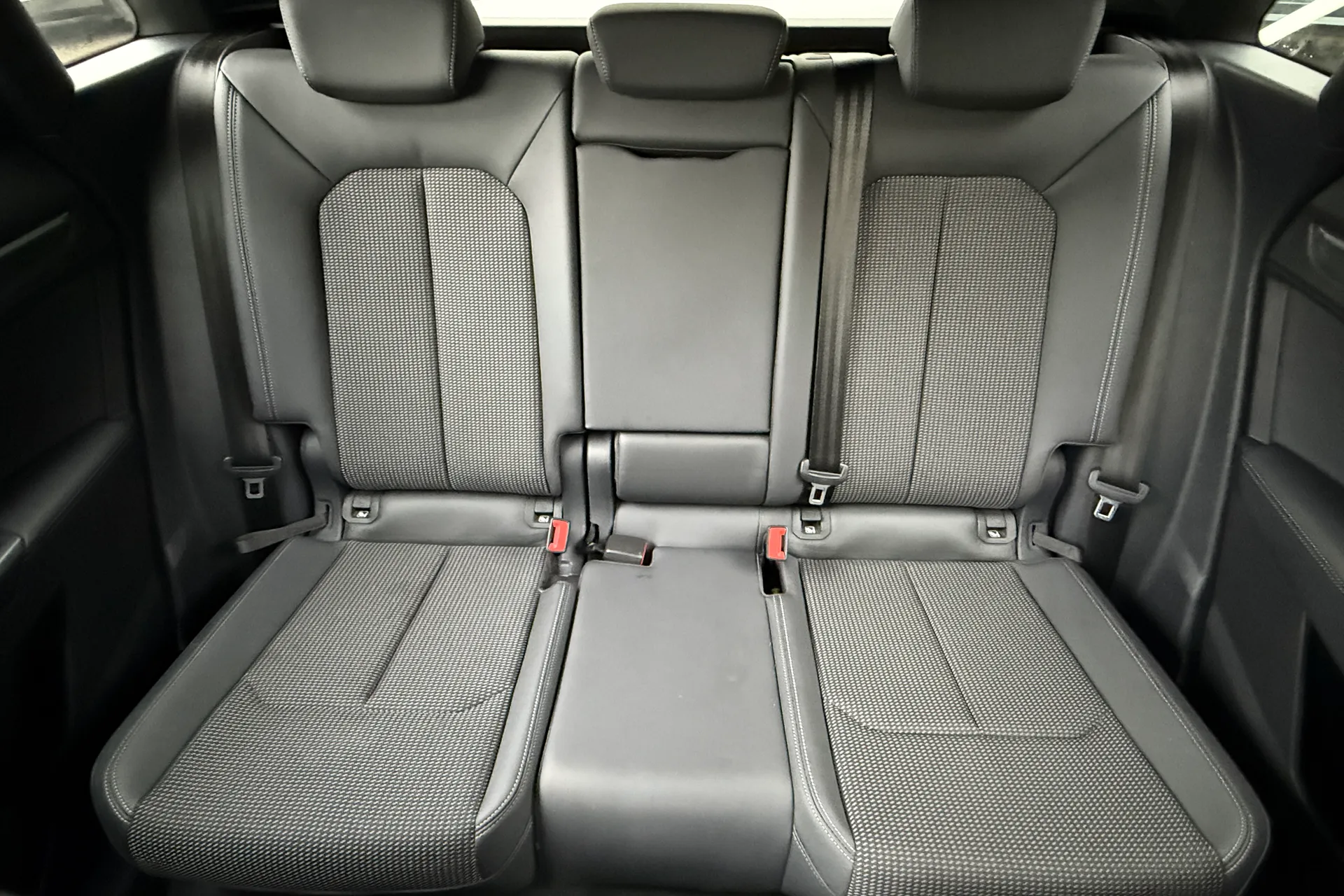 Audi Q3 thumbnail image number 28