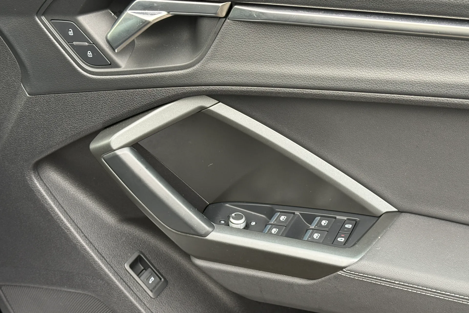 Audi Q3 thumbnail image number 36