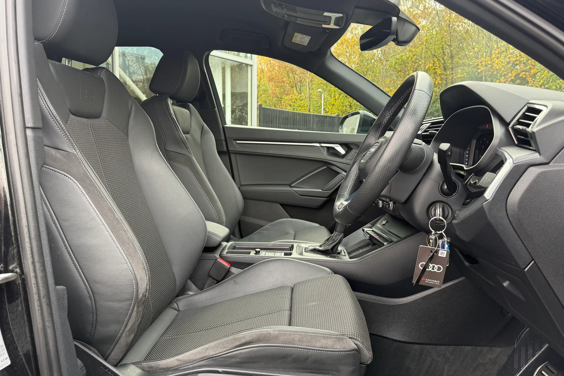 Audi Q3 thumbnail image number 11