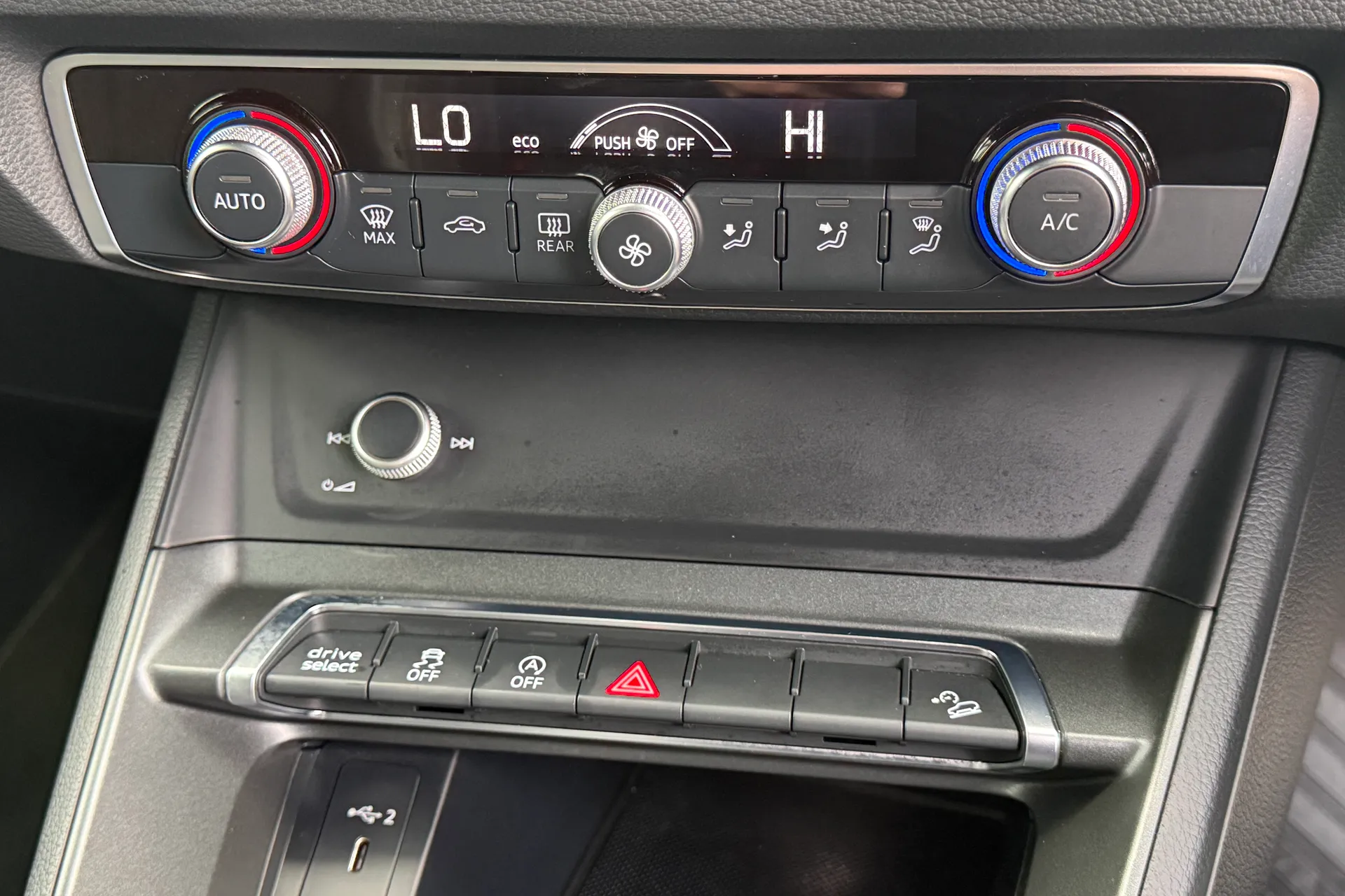 Audi Q3 thumbnail image number 39