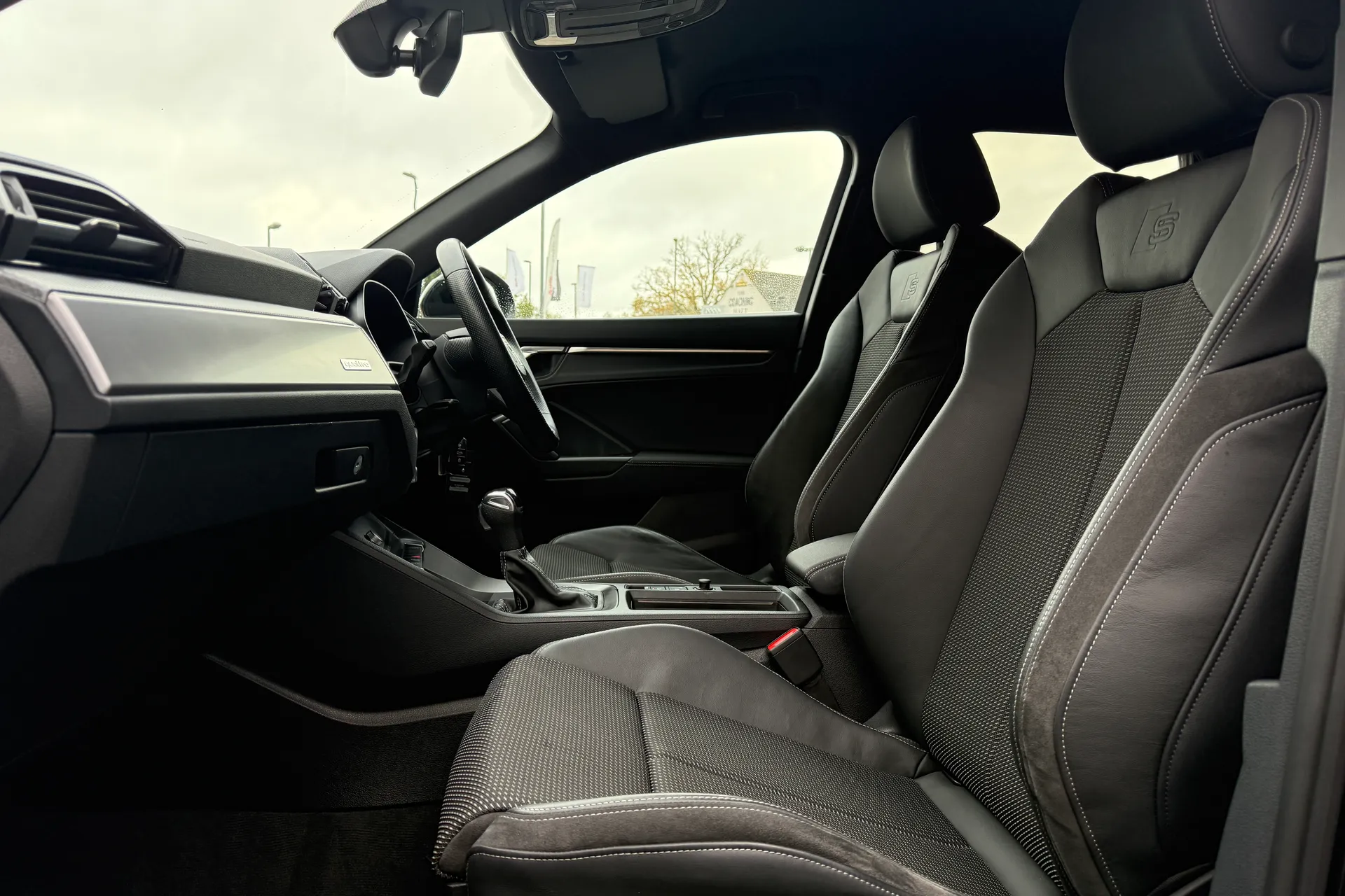 Audi Q3 thumbnail image number 17