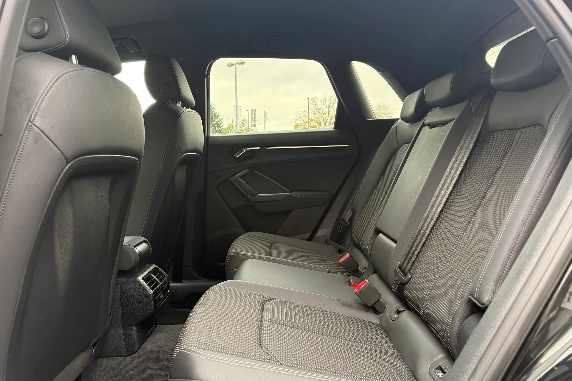 Audi Q3 thumbnail image number 19