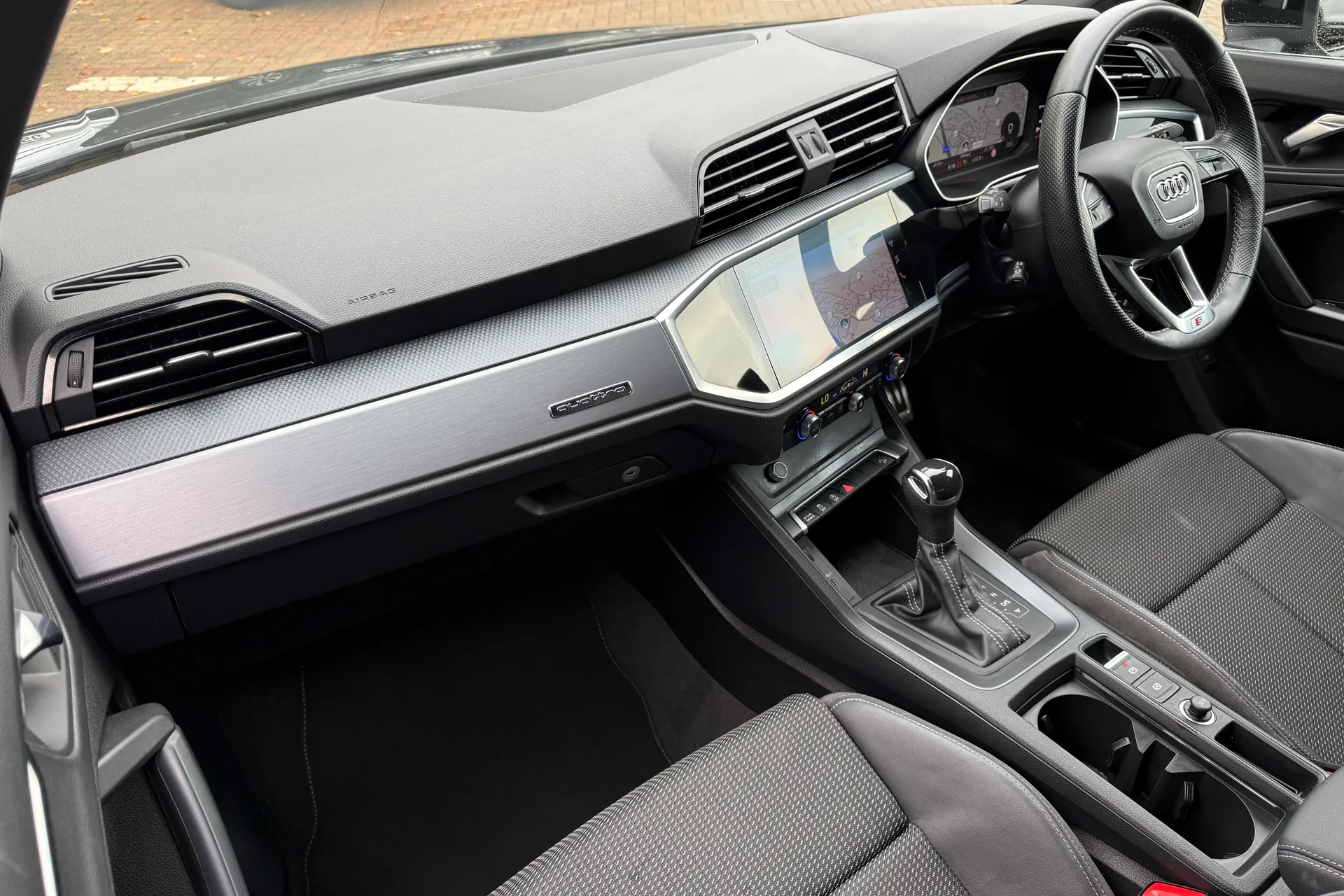 Audi Q3 thumbnail image number 16