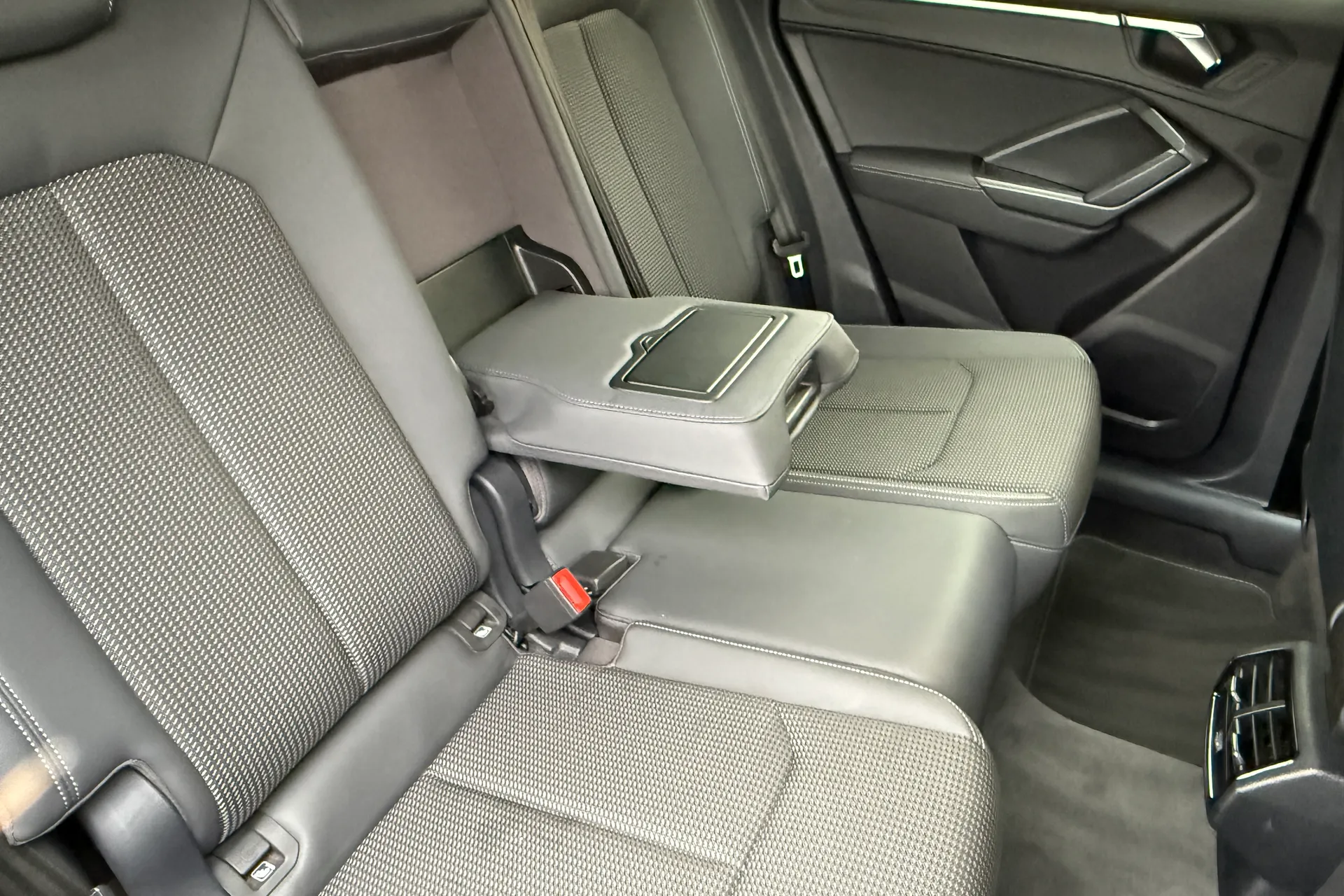 Audi Q3 thumbnail image number 29