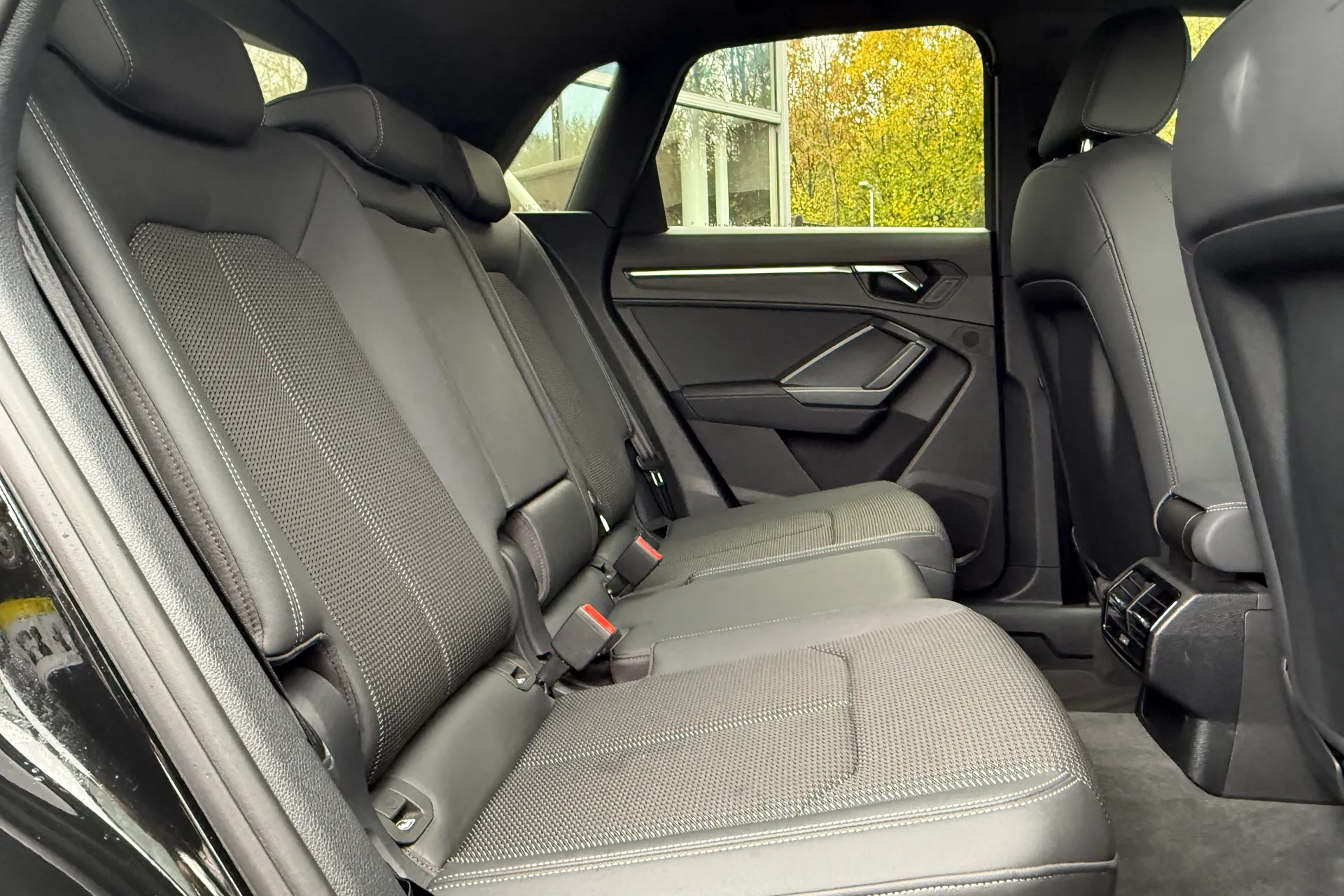 Audi Q3 thumbnail image number 10