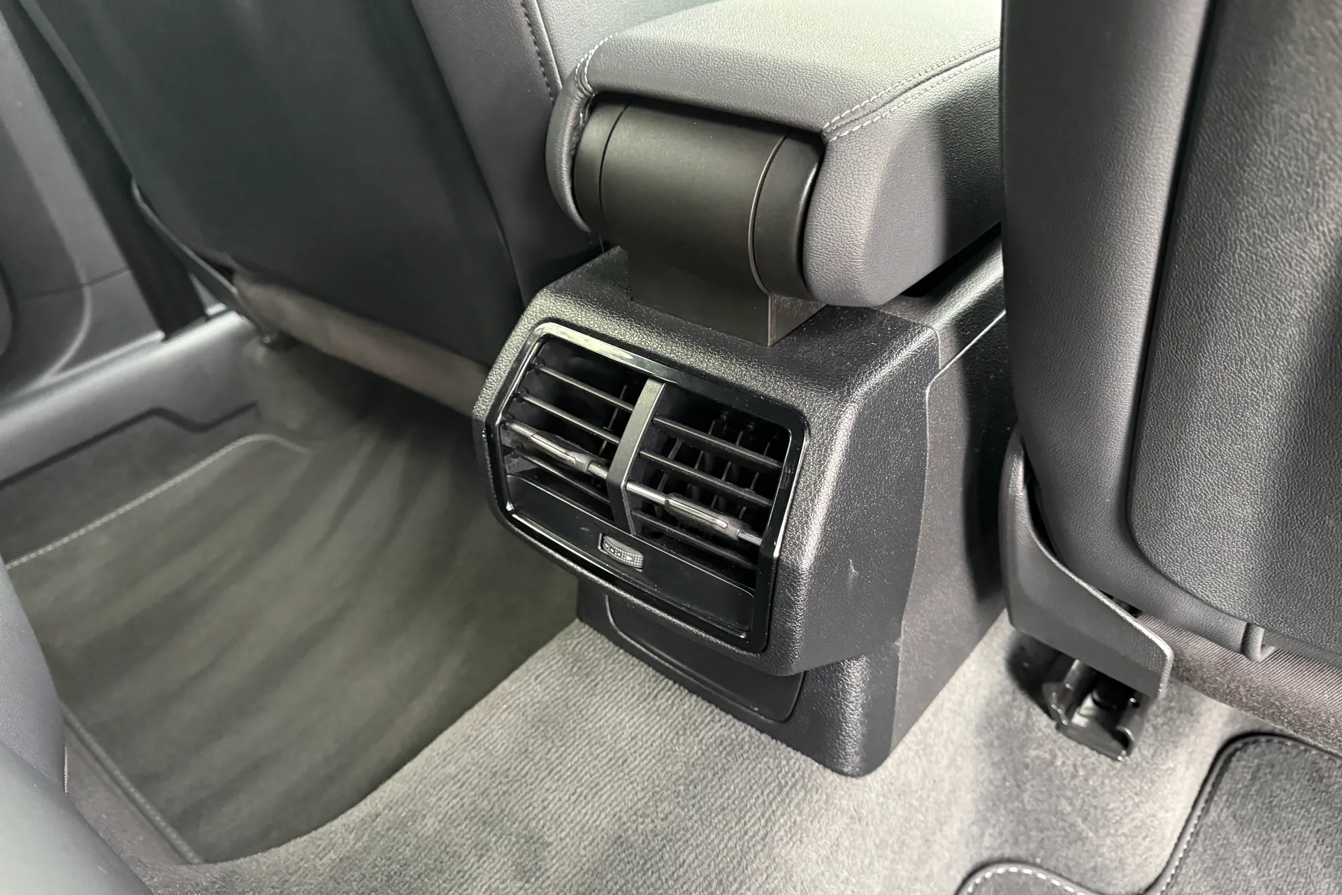 Audi Q3 thumbnail image number 31