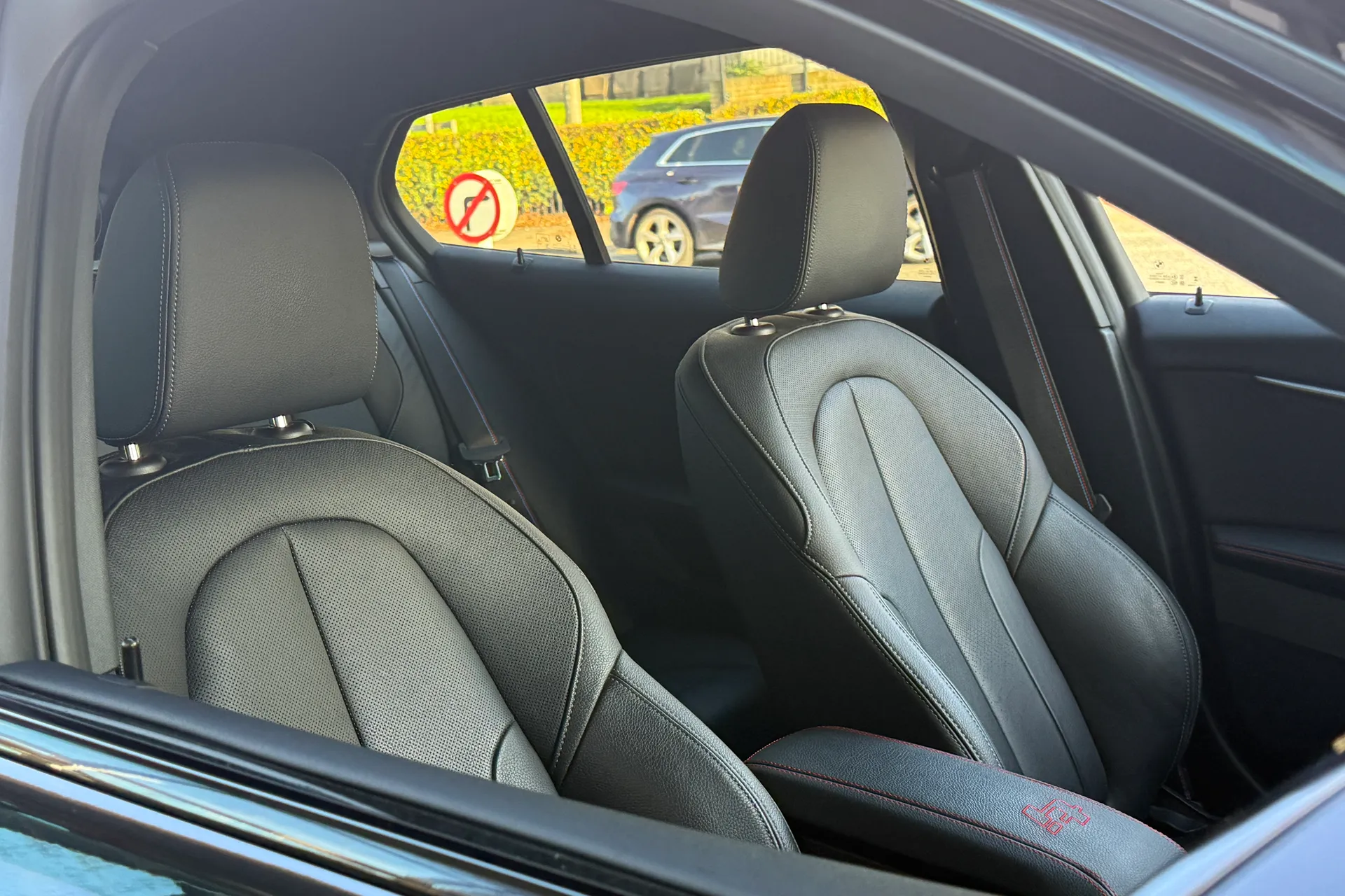 BMW 1 SERIES thumbnail image number 37