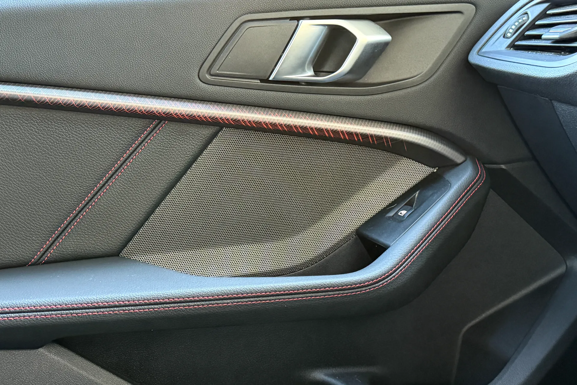 BMW 1 SERIES thumbnail image number 25