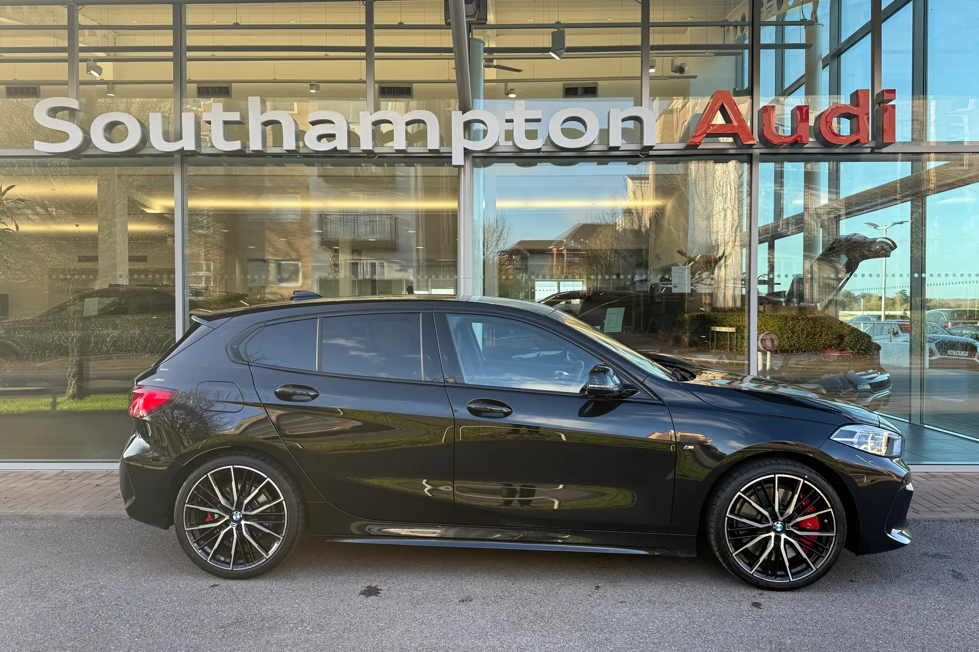 BMW 1 SERIES thumbnail image number 2