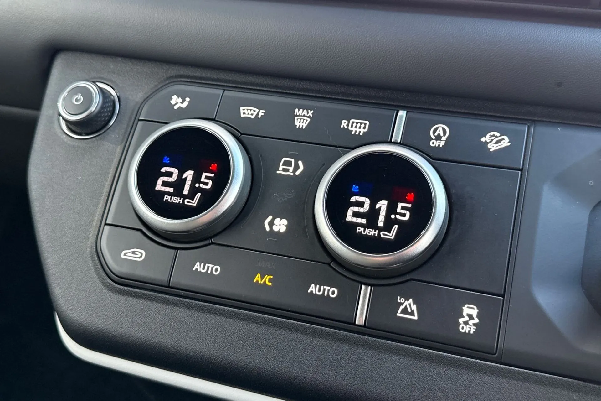 LAND ROVER DEFENDER thumbnail image number 48