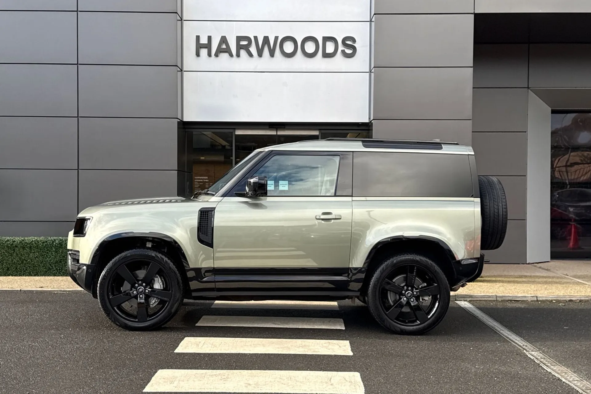 LAND ROVER DEFENDER thumbnail image number 12