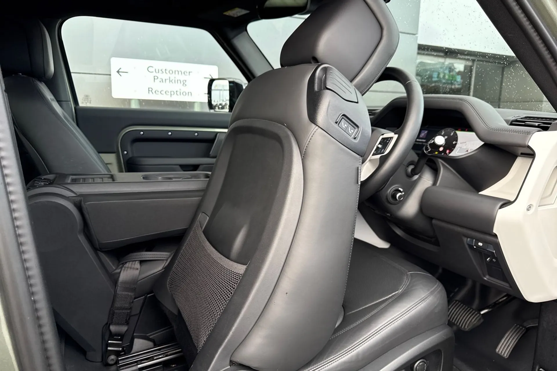 LAND ROVER DEFENDER thumbnail image number 35